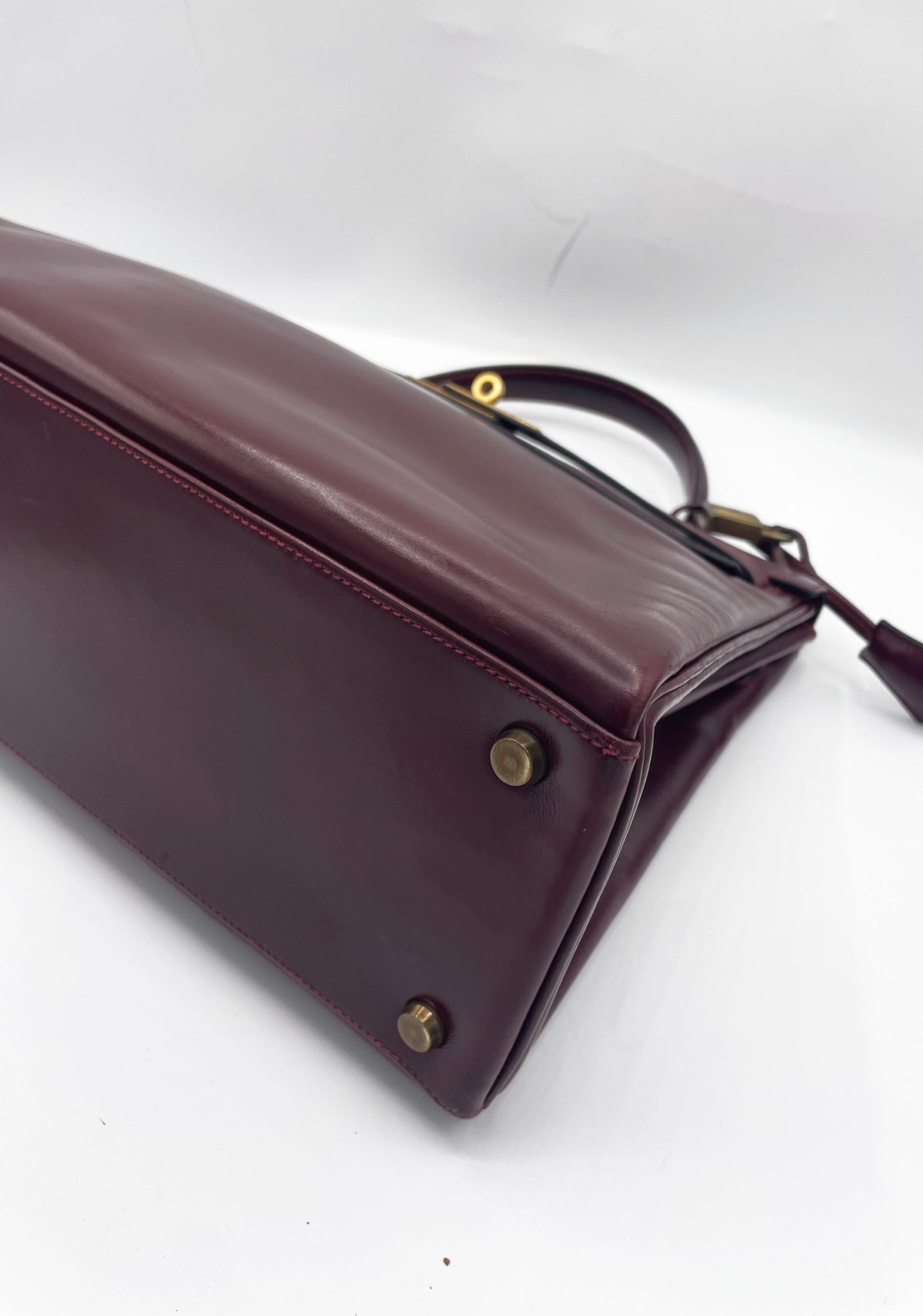 Sac Hermès Kelly 32 en cuir de box bordeaux