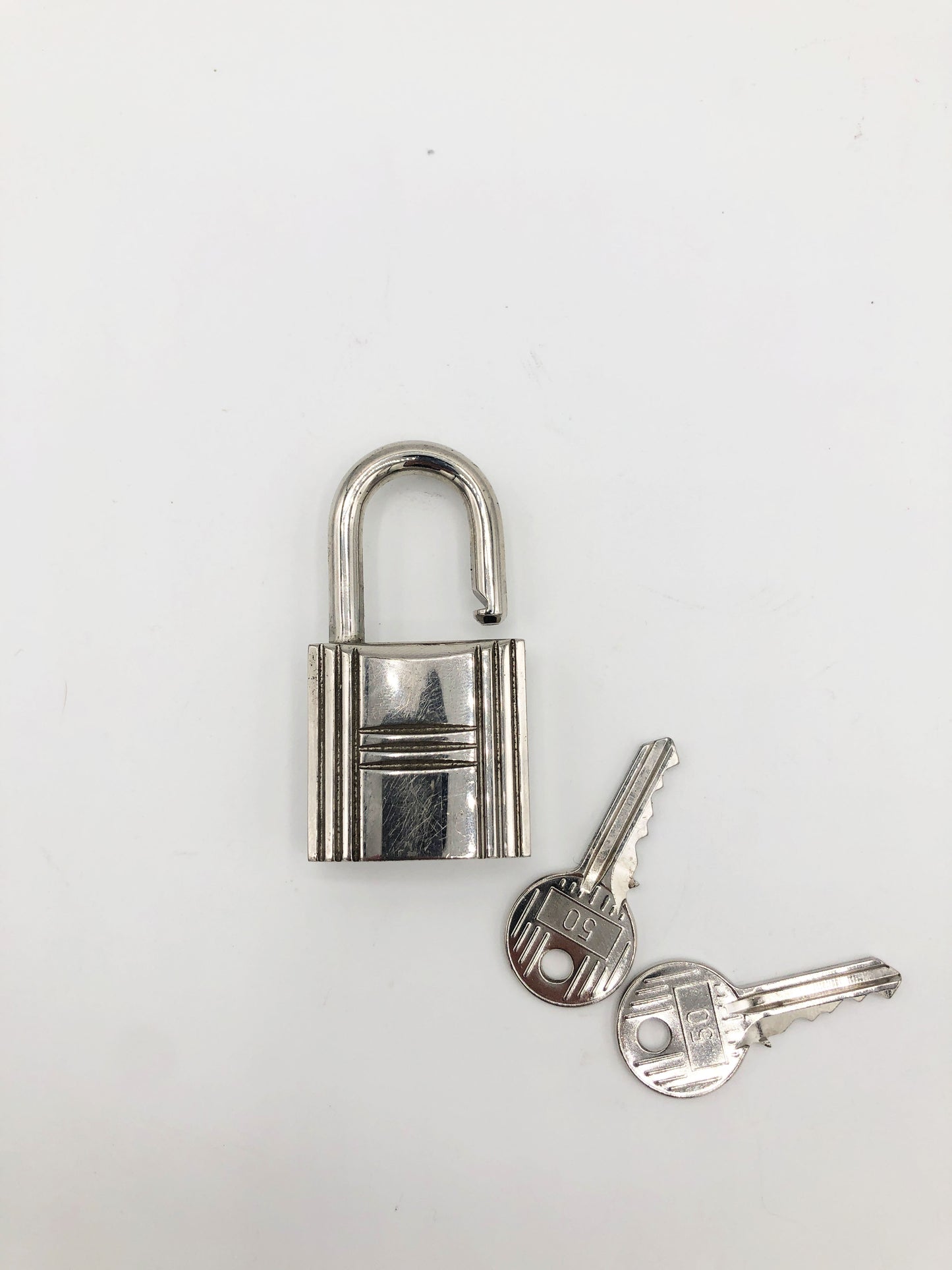 Hermes Cadenas argenté