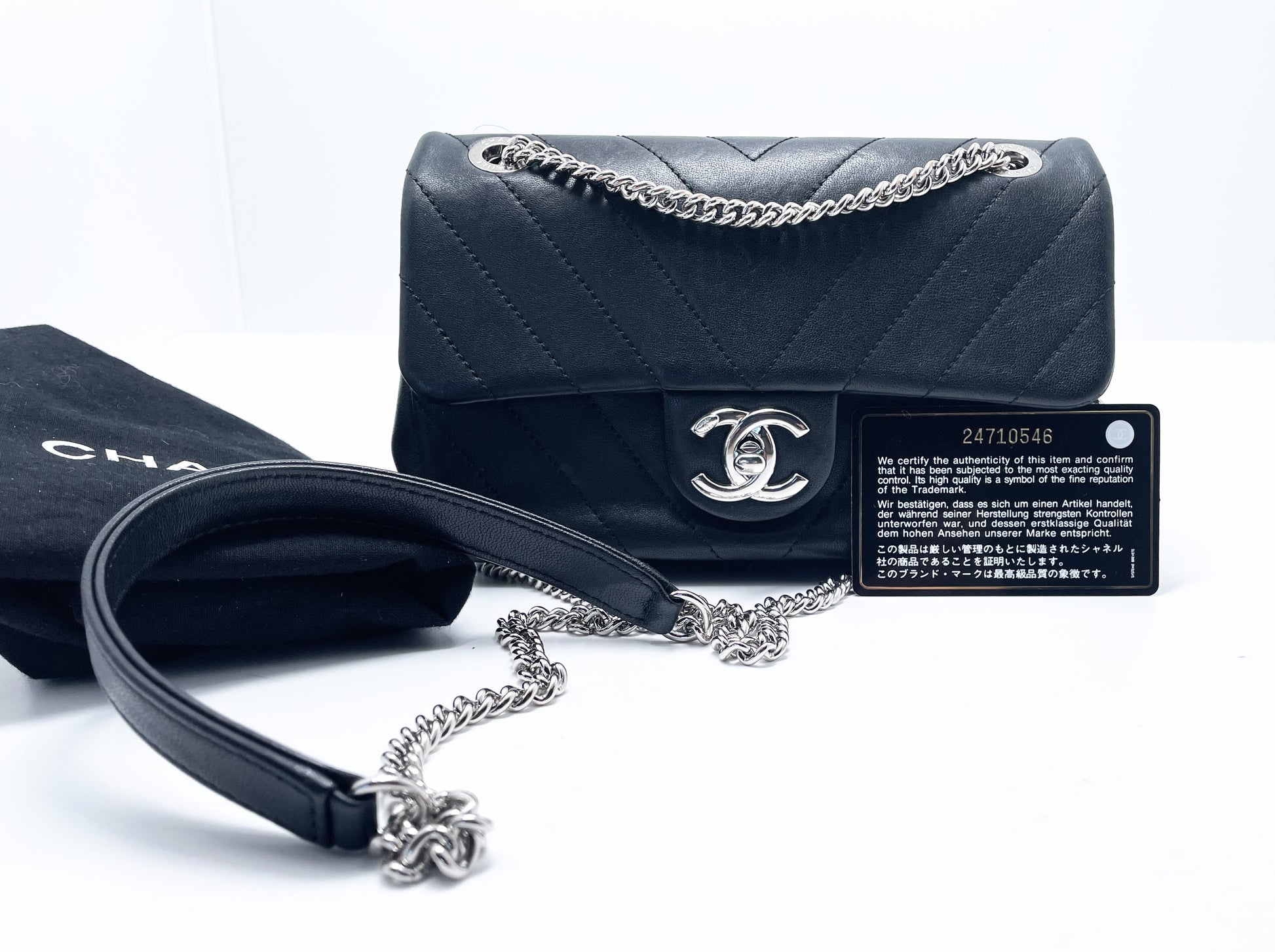 Sac à main Chanel Chevron en cuir d'agneau noir - Soline