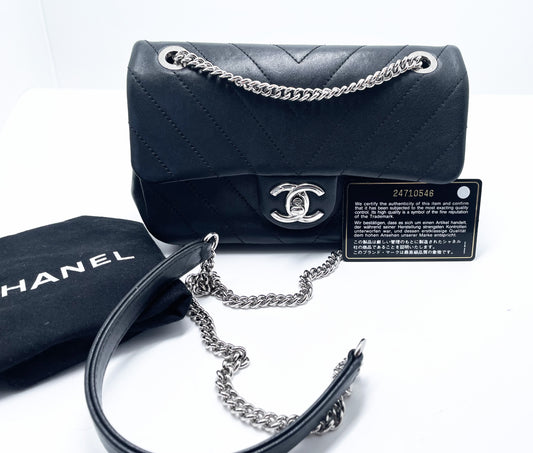 Sac à main Chanel Chevron en cuir d'agneau noir - Soline