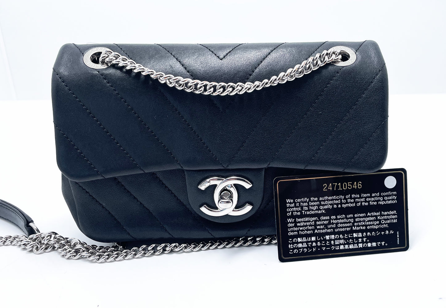 Sac à main Chanel Chevron en cuir d'agneau noir - Soline