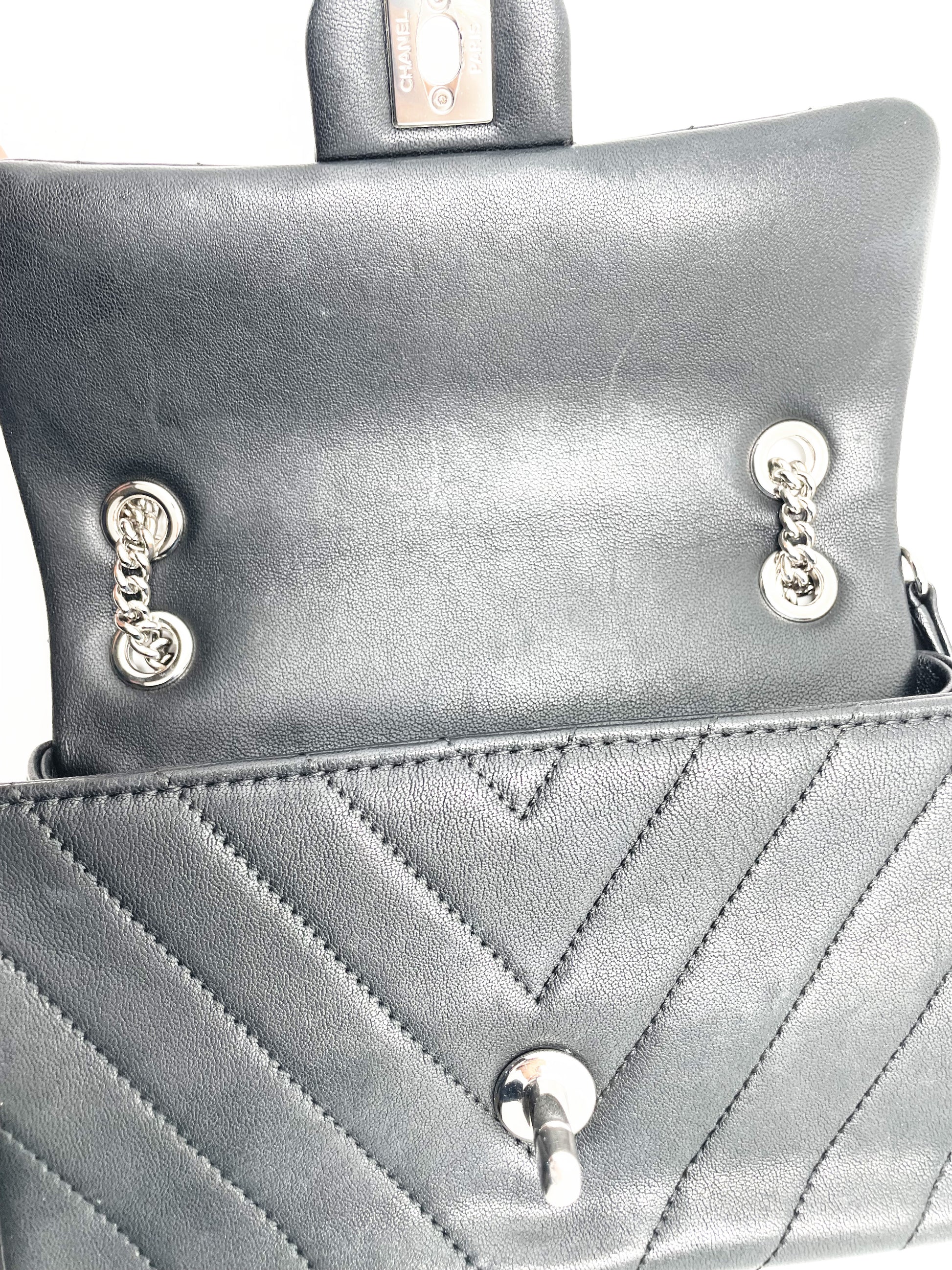 Sac à main Chanel Chevron en cuir d'agneau noir - Soline