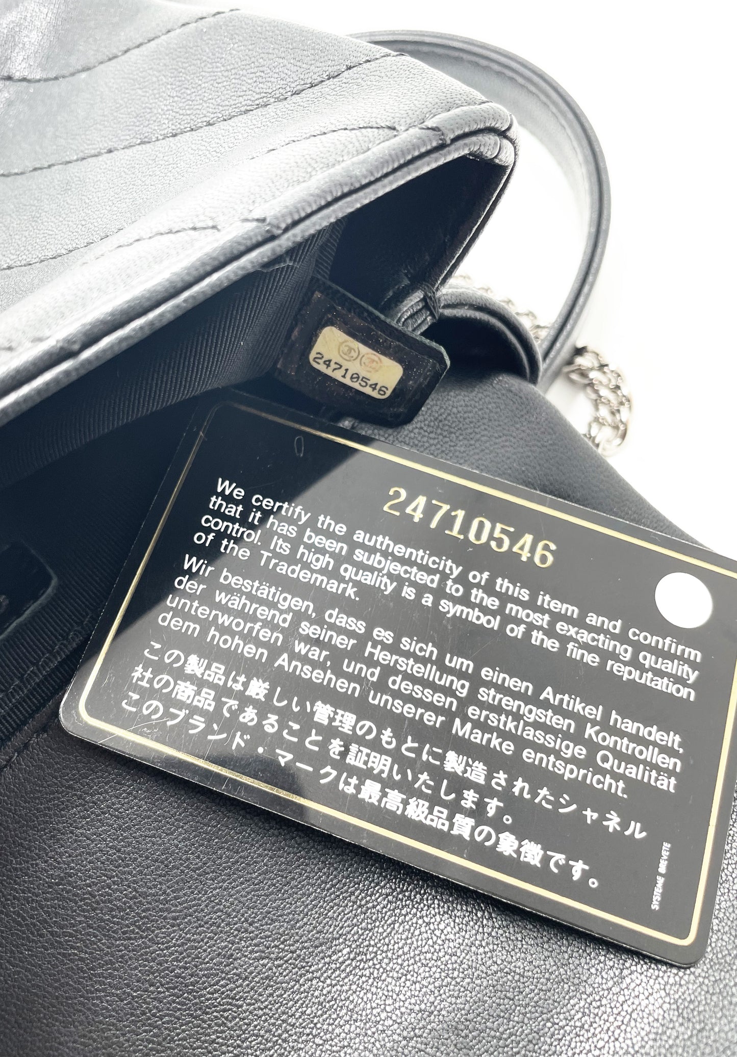 Sac à main Chanel Chevron en cuir d'agneau noir - Soline
