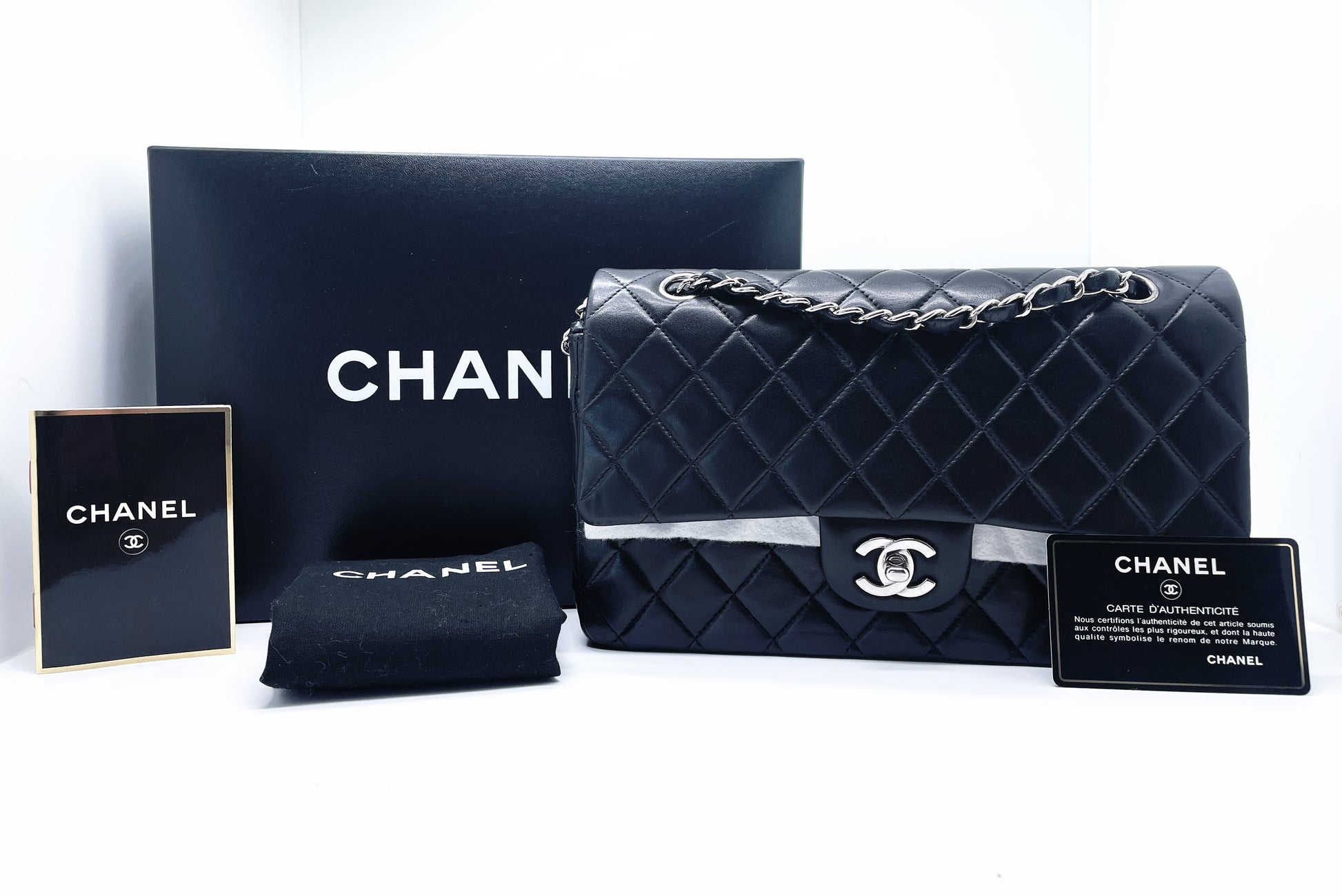 Sac Chanel Timeless médium 25 cm à double rabat en cuir d'agneau matelassé noir - Soline