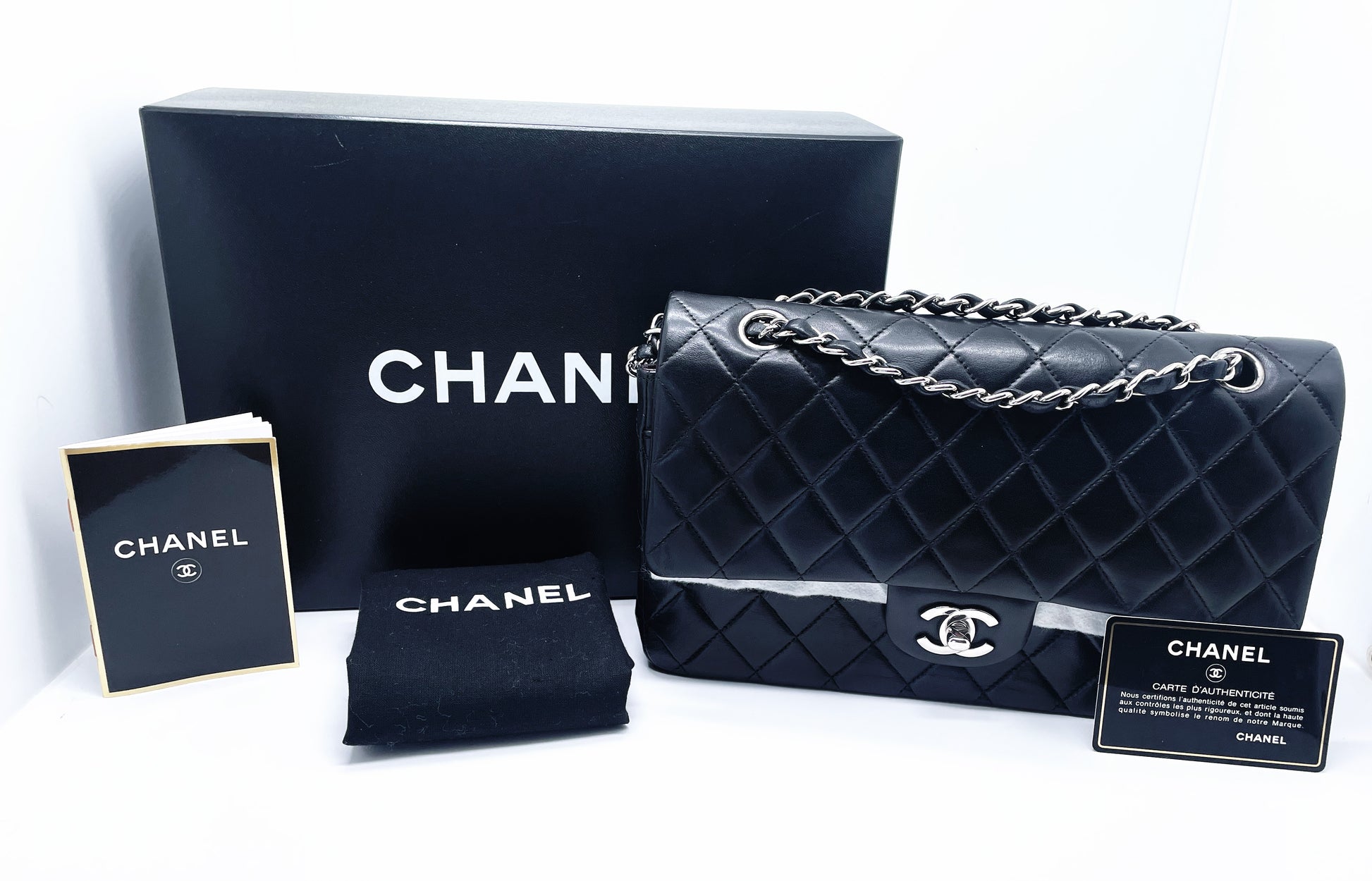 Sac Chanel Timeless médium 25 cm à double rabat en cuir d'agneau matelassé noir - Soline