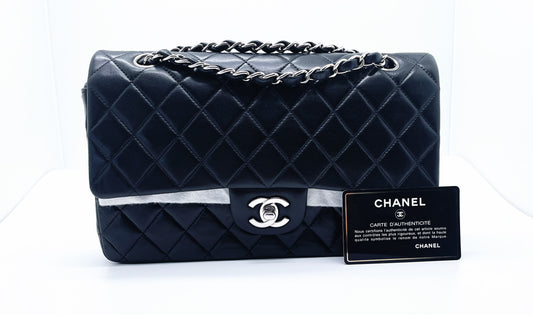 Sac Chanel Timeless médium 25 cm à double rabat en cuir d'agneau matelassé noir - Soline