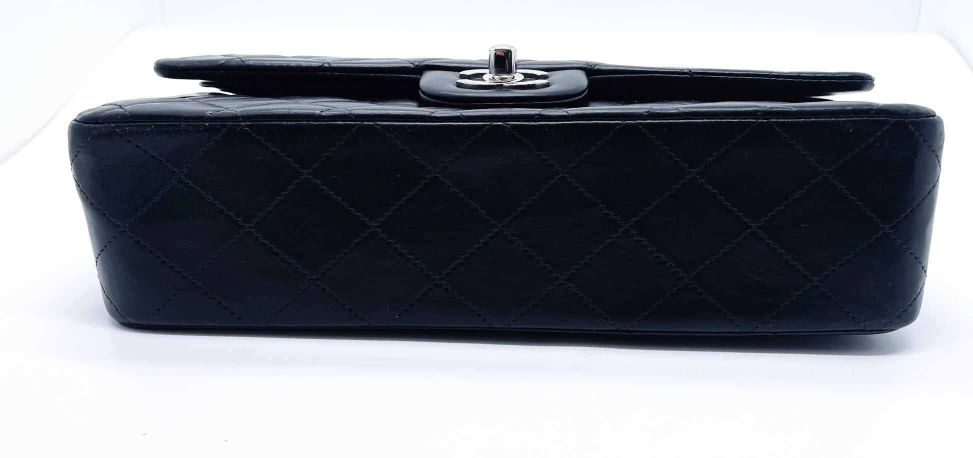 Sac Chanel Timeless médium 25 cm à double rabat en cuir d'agneau matelassé noir - Soline
