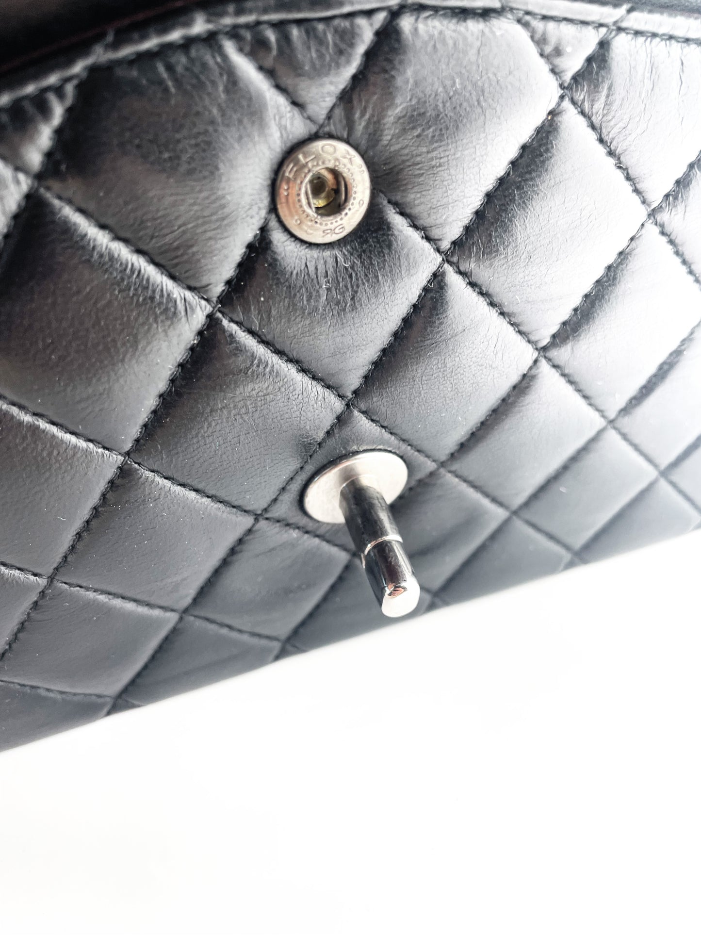 Sac Chanel Timeless médium 25 cm à double rabat en cuir d'agneau matelassé noir - Soline