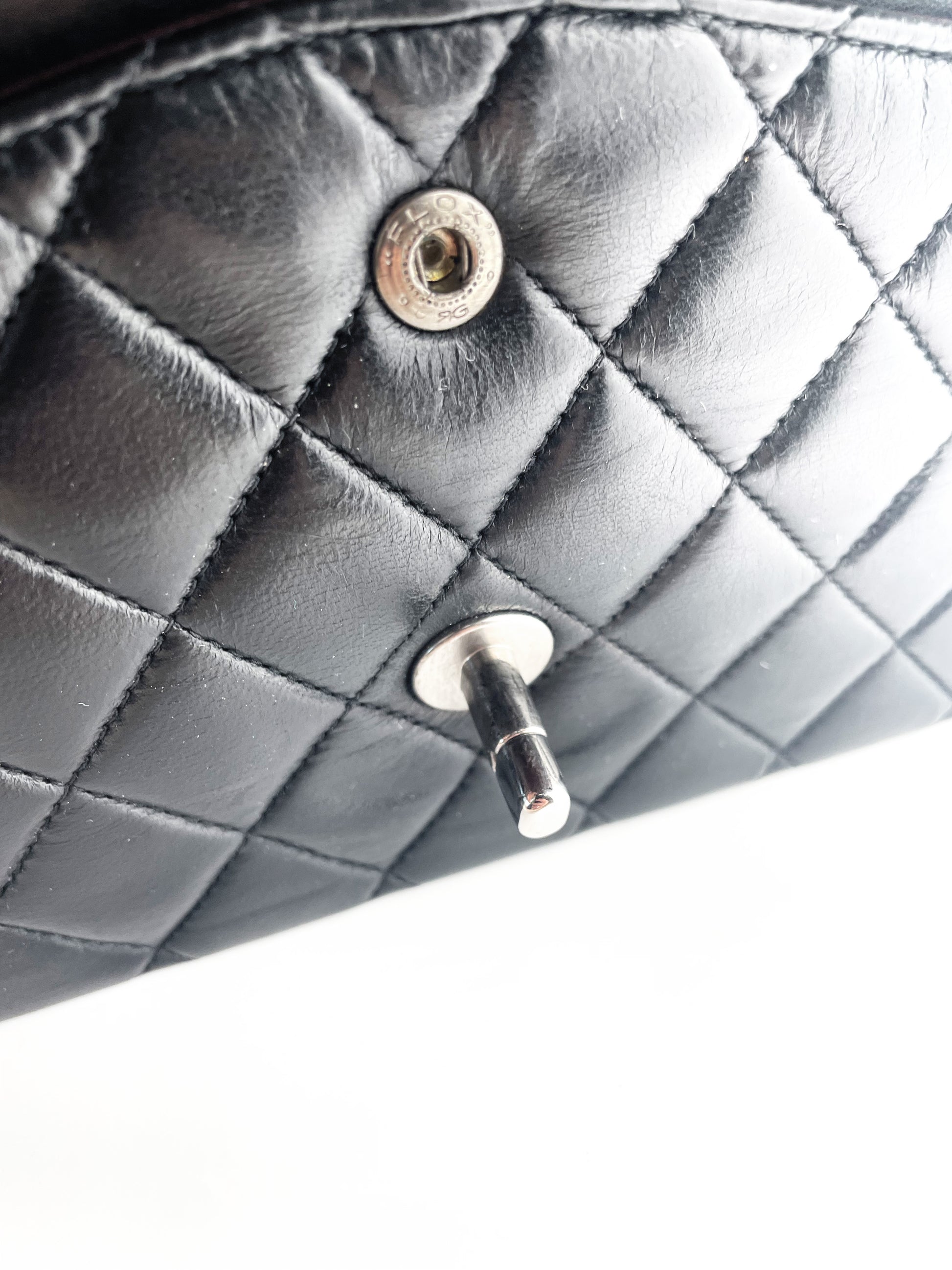 Sac Chanel Timeless médium 25 cm à double rabat en cuir d'agneau matelassé noir - Soline