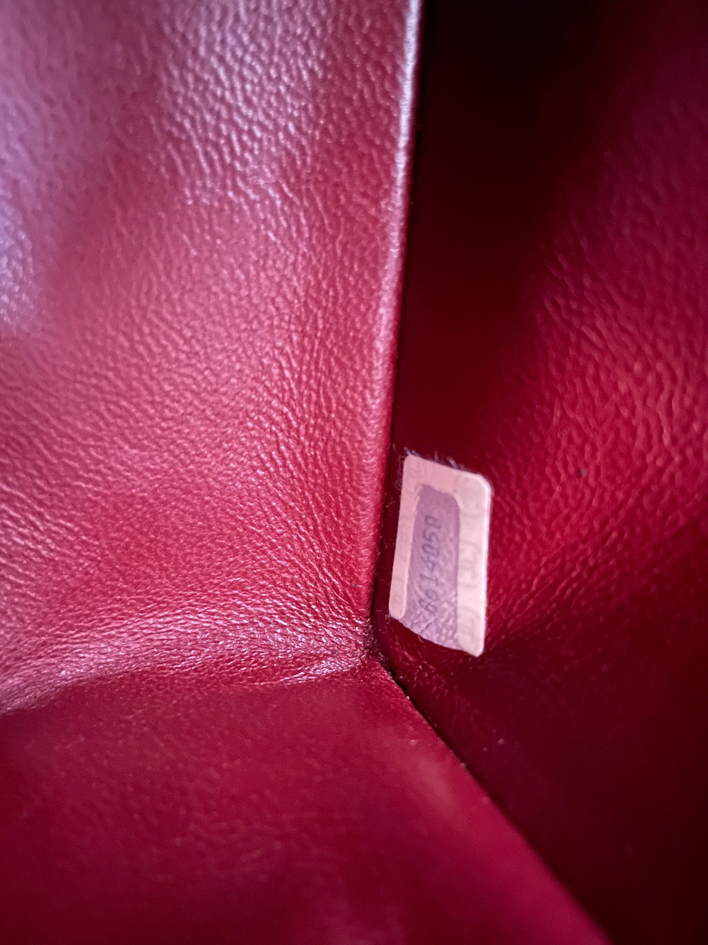 Sac à main Chanel Classique en cuir d'agneau noir et métal doré - Soline