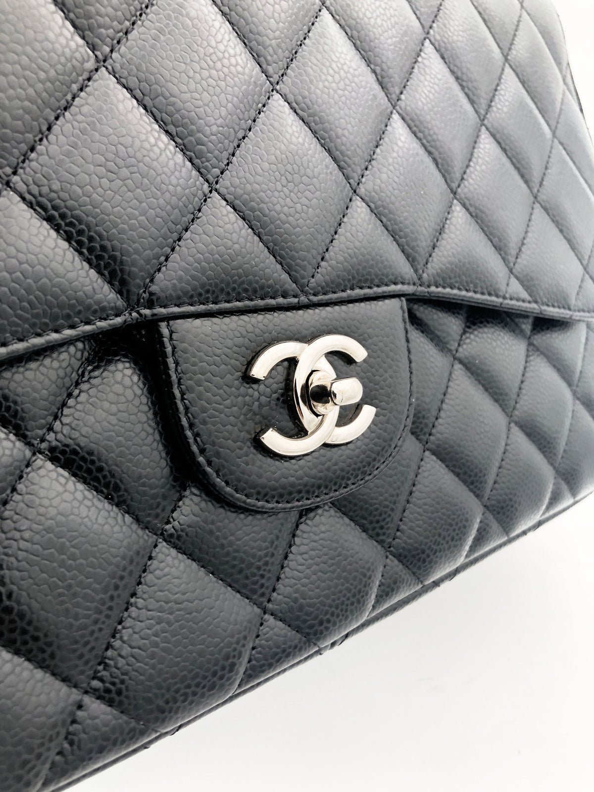 Chanel sac à bandoulière timeless / classique jumbo noir cuir caviar - Soline