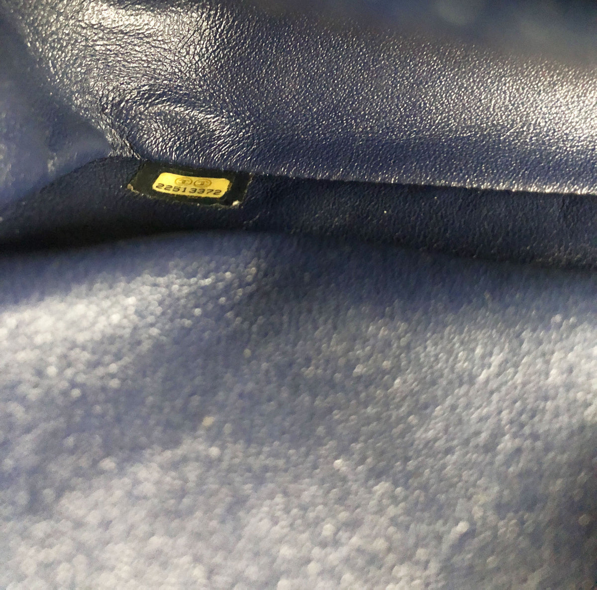 Chanel sac à main timeless / classique chevron cuir grainé bleu nuit. - Soline