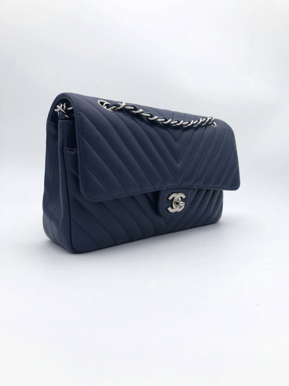 Chanel sac à main timeless / classique chevron cuir grainé bleu nuit. - Soline