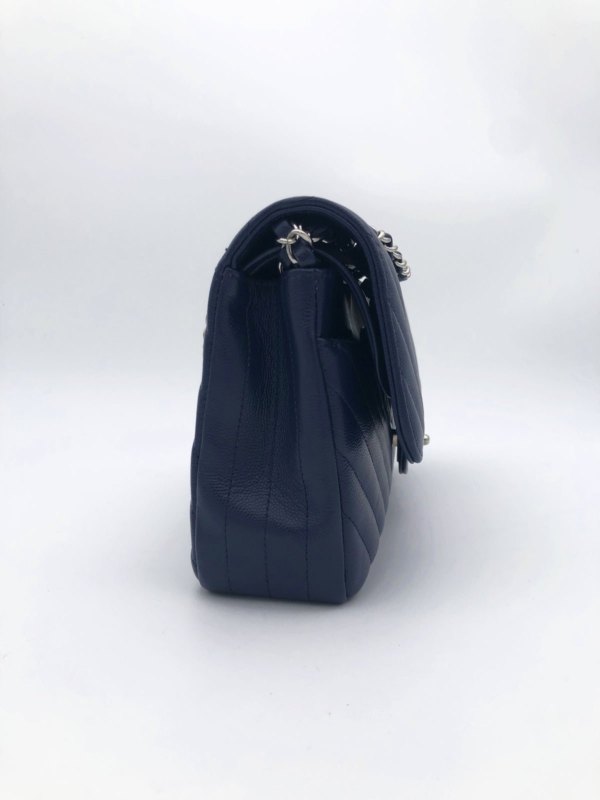 Chanel sac à main timeless / classique chevron cuir grainé bleu nuit. - Soline