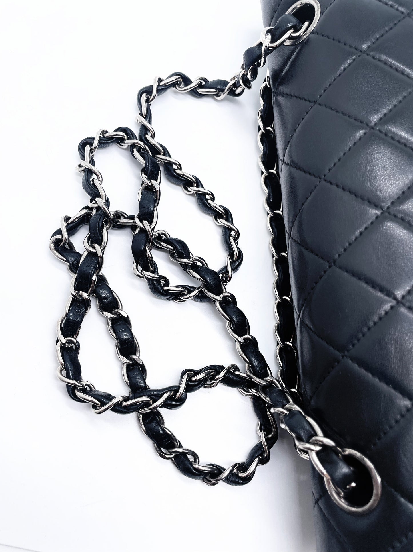 Sac Timeless médium 25 cm à double rabat en cuir d'agneau matelassé noir - Soline