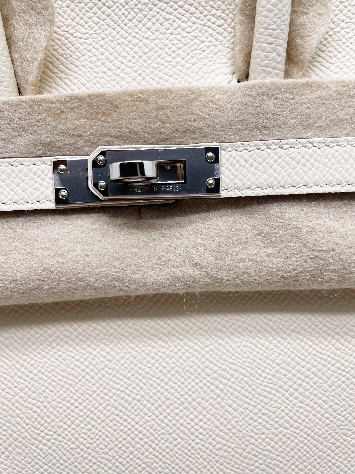 Magnifique sac Hermès Birkin sellier 25 cm en cuir de veau Epsom Nata. - Soline
