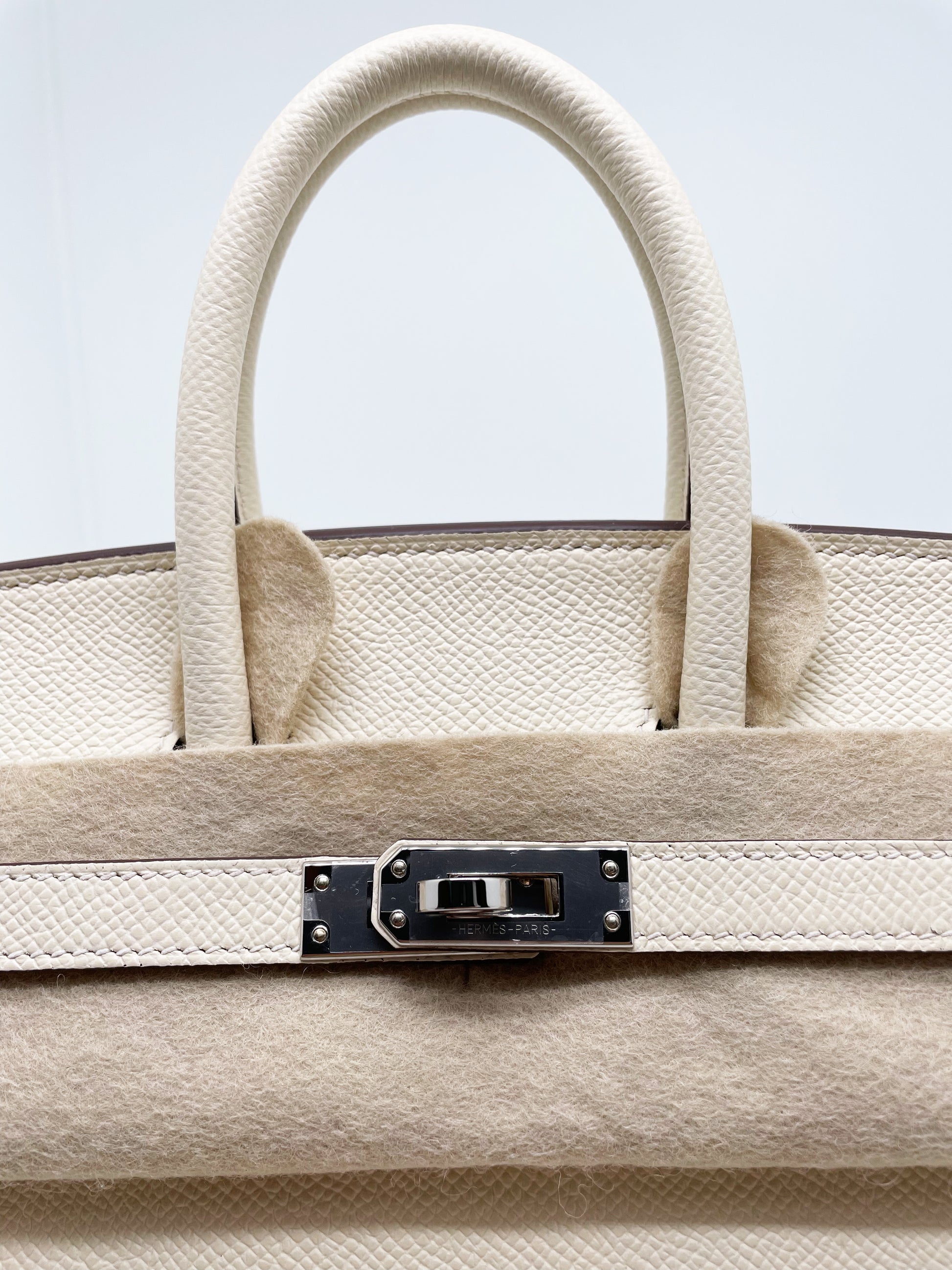 Magnifique sac Hermès Birkin sellier 25 cm en cuir de veau Epsom Nata. - Soline