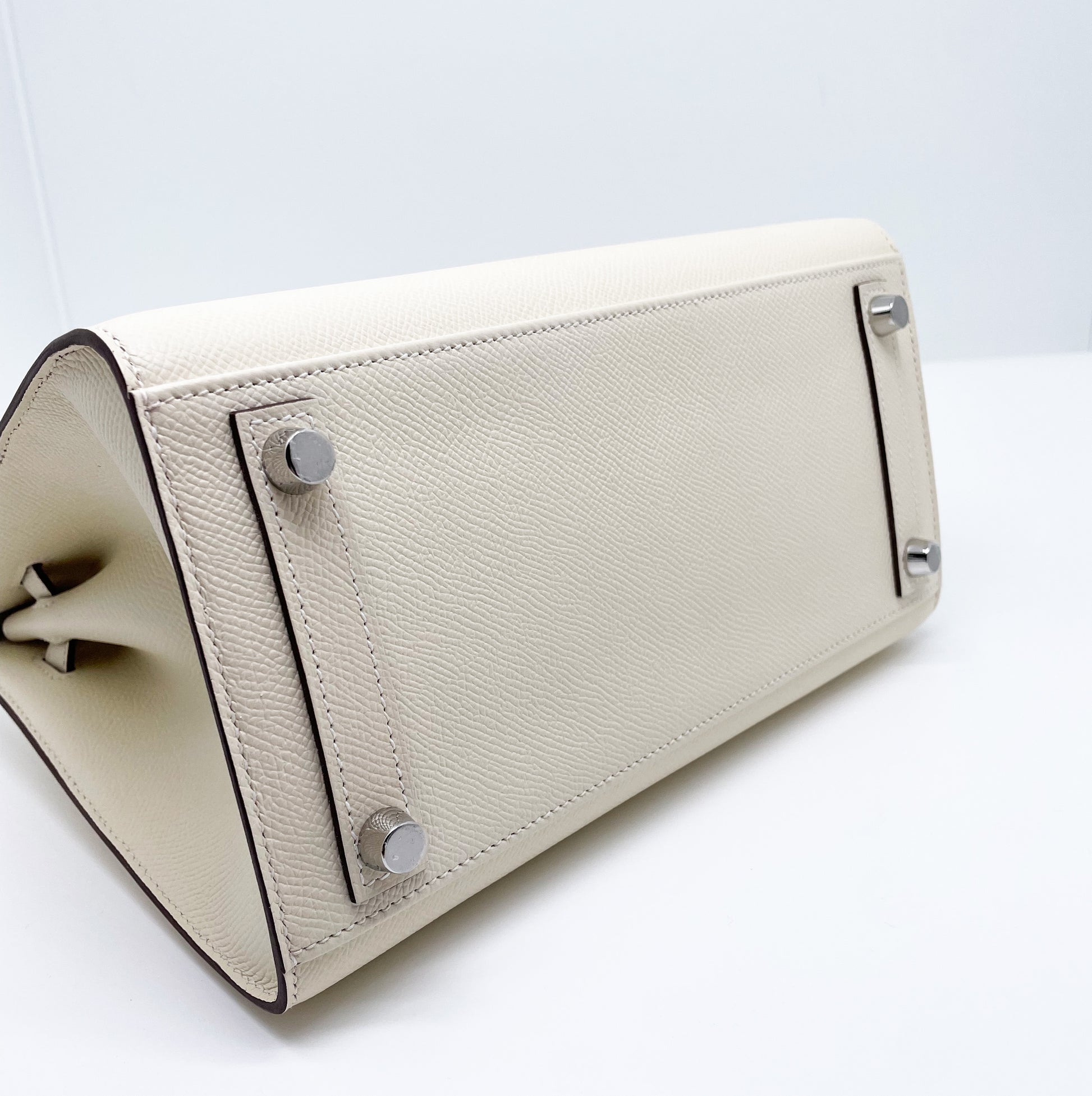 Magnifique sac Hermès Birkin sellier 25 cm en cuir de veau Epsom Nata. - Soline