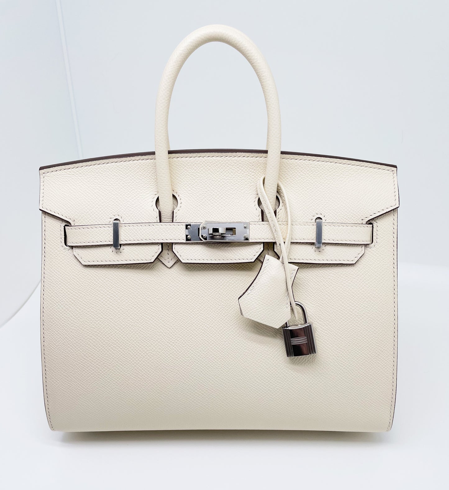 Magnifique sac Hermès Birkin sellier 25 cm en cuir de veau Epsom Nata. - Soline
