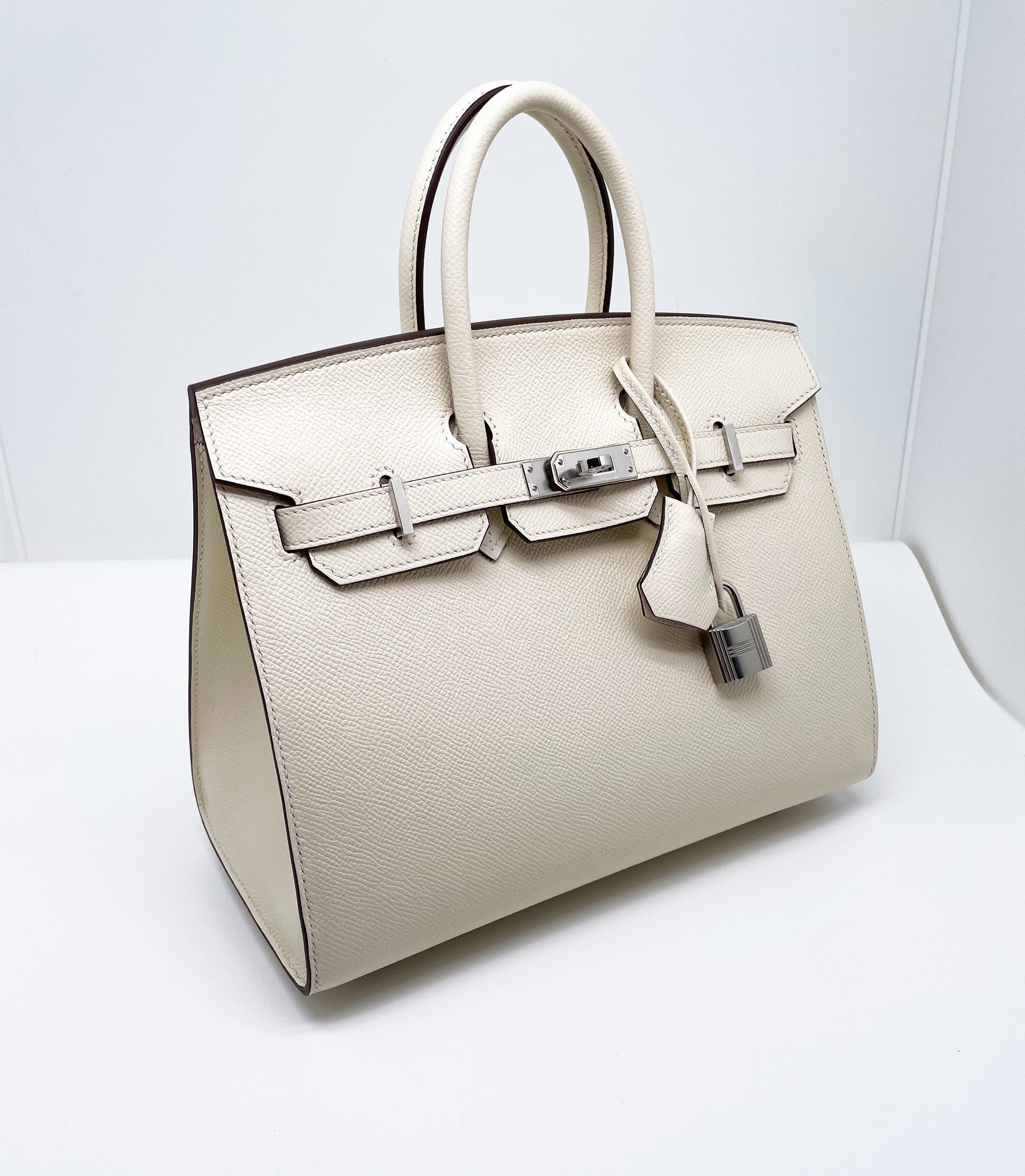 Magnifique sac Hermès Birkin sellier 25 cm en cuir de veau Epsom Nata. - Soline
