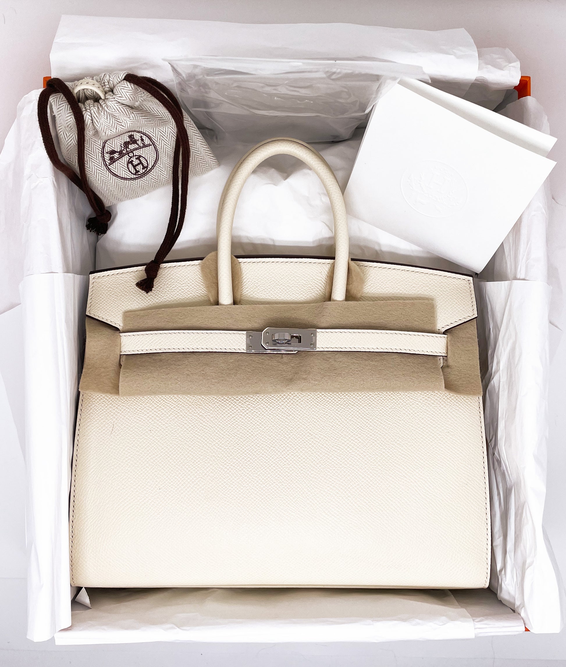 Magnifique sac Hermès Birkin sellier 25 cm en cuir de veau Epsom Nata. - Soline