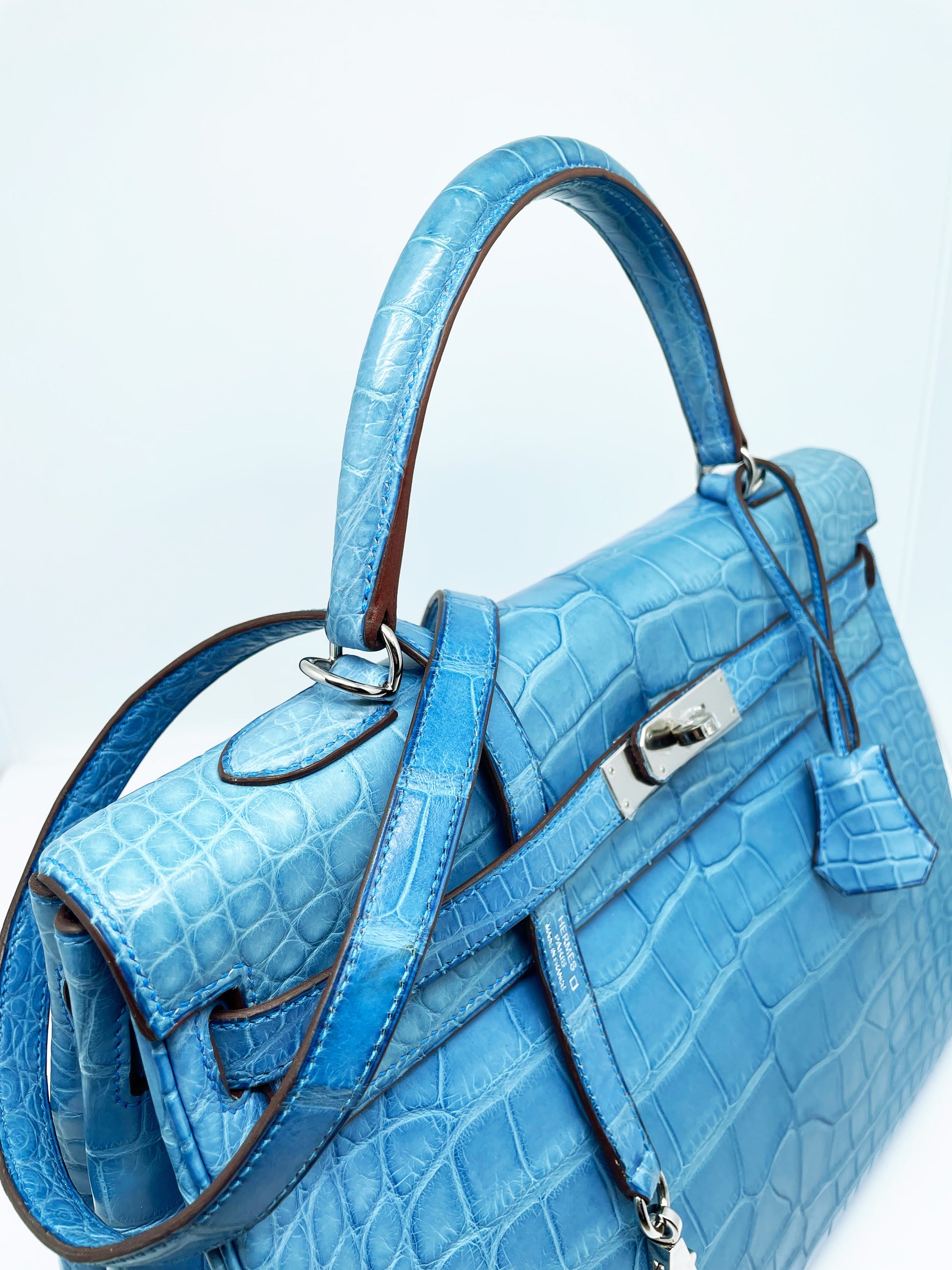 Sac Hermès Kelly retourné 35 en cuir Alligator mat Mykonos. - Soline