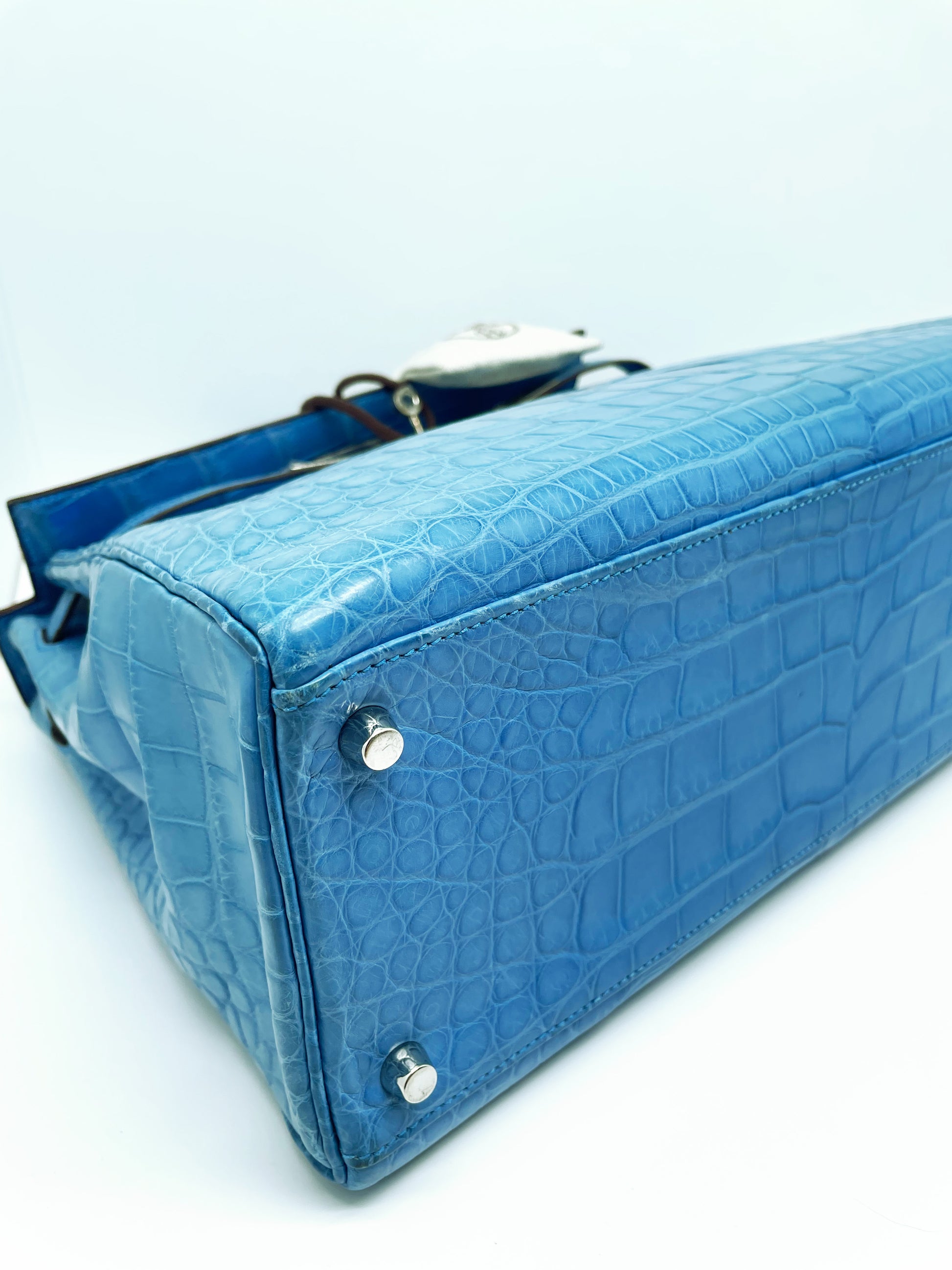 Sac Hermès Kelly retourné 35 en cuir Alligator mat Mykonos. - Soline