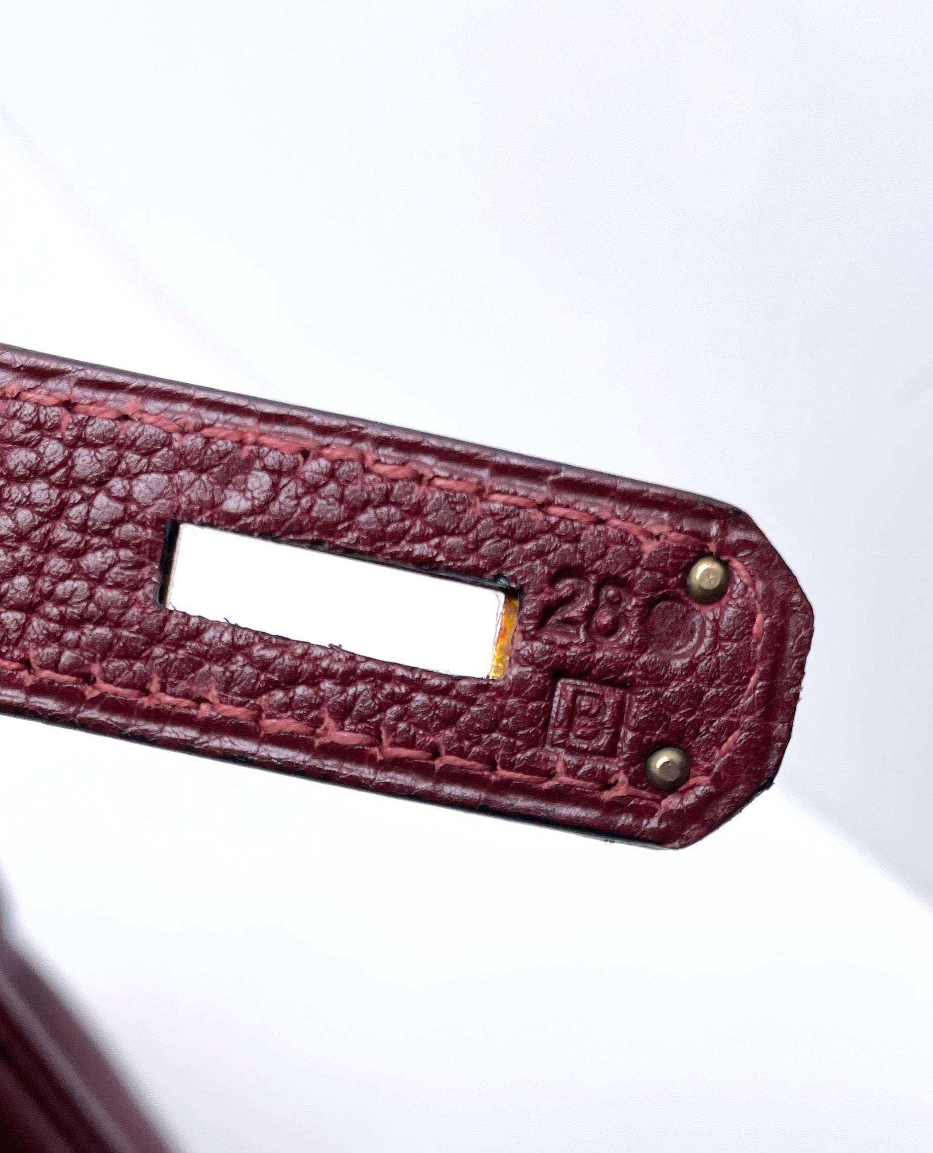 Sac à main Hermès Kelly retourné 28 en cuir Togo Bordeaux - Soline