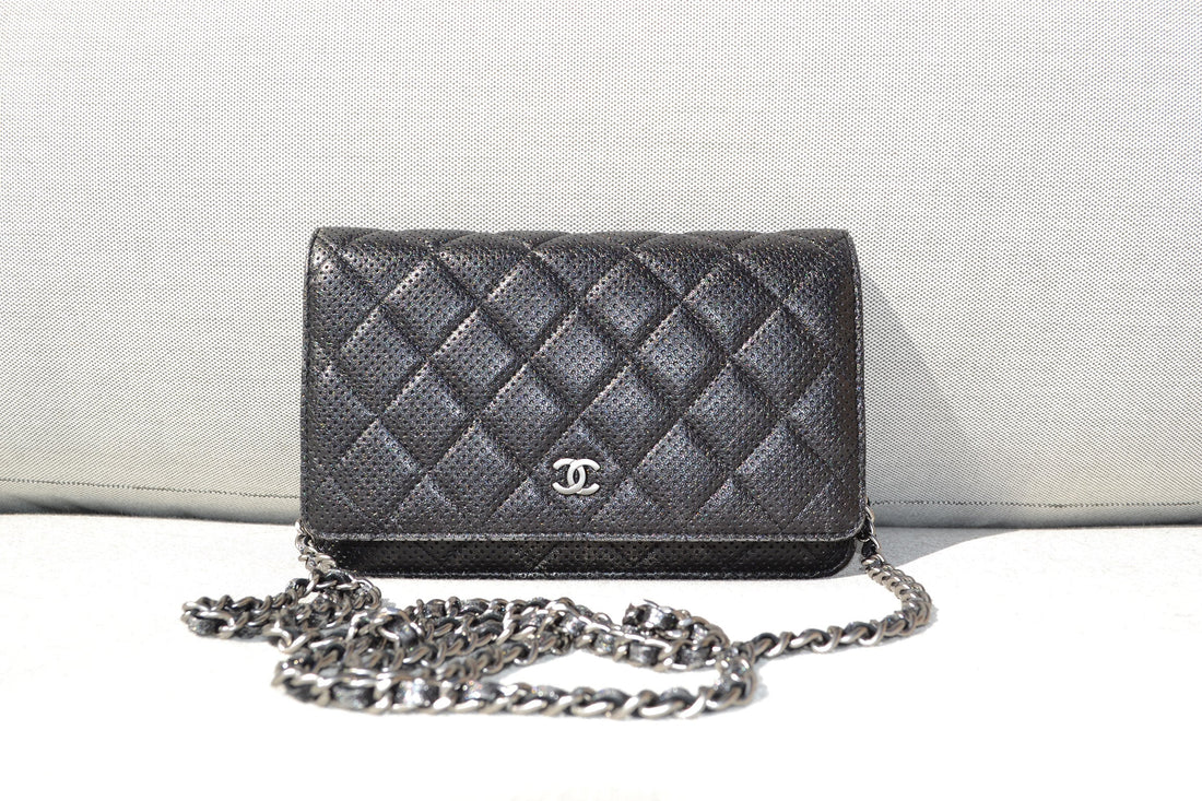 Comment reconnaître un véritable sac Chanel : Guide complet d’authentification
