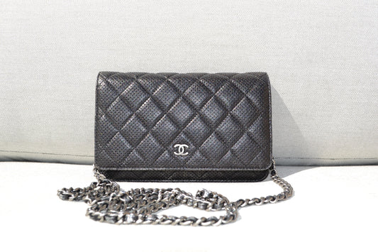 Comment reconnaître un véritable sac Chanel : Guide complet d’authentification