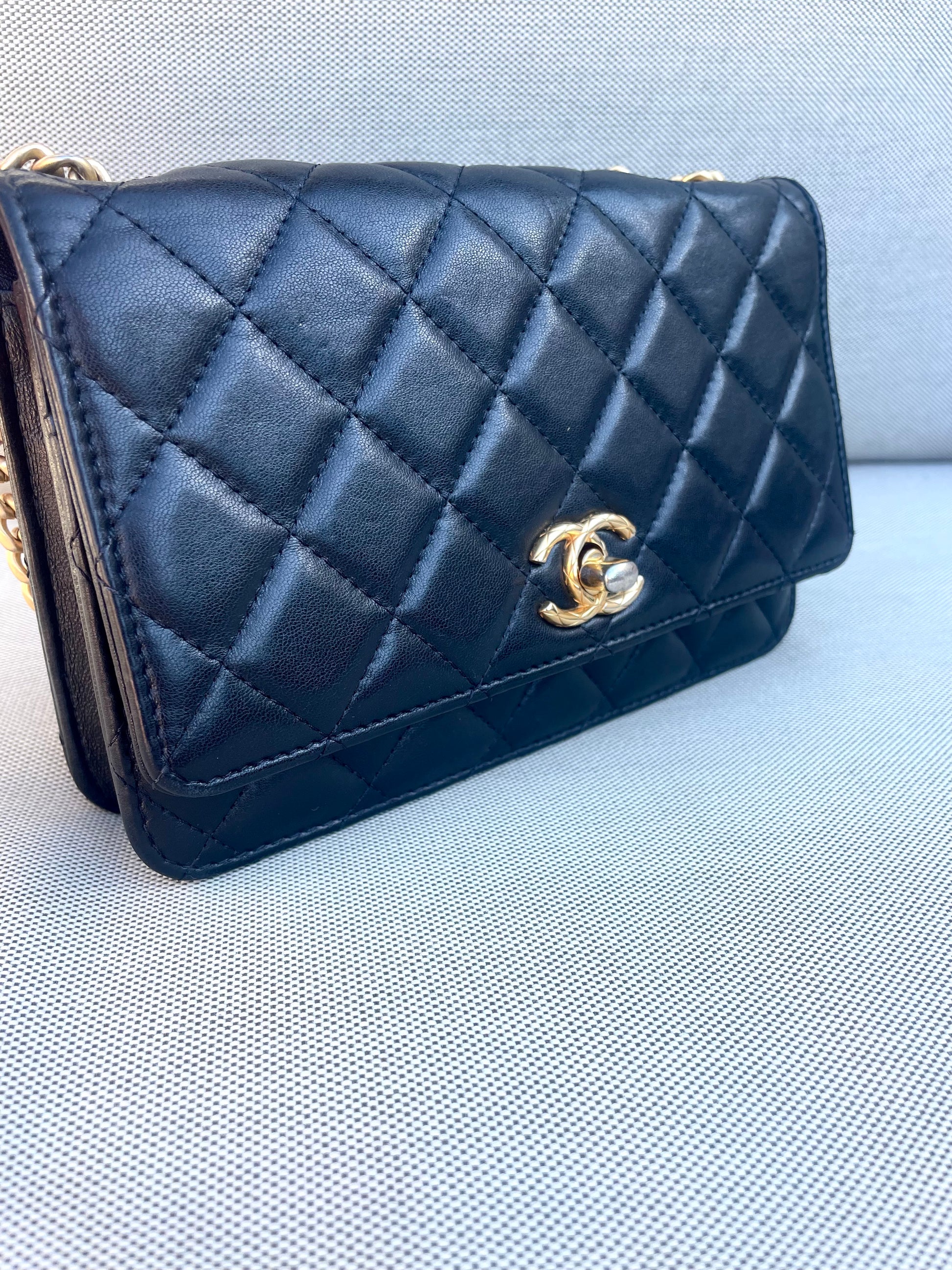 Chanel Sac bandoulière Pearl  Crush wallet on chain cuir noir