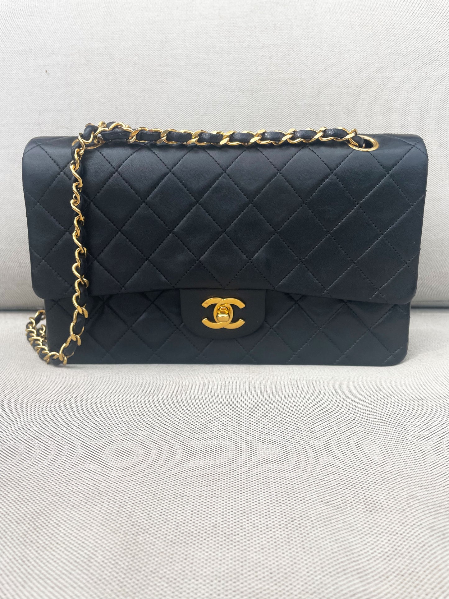 Sac Chanel Classique / Timeless 25 Vintage en cuir noir