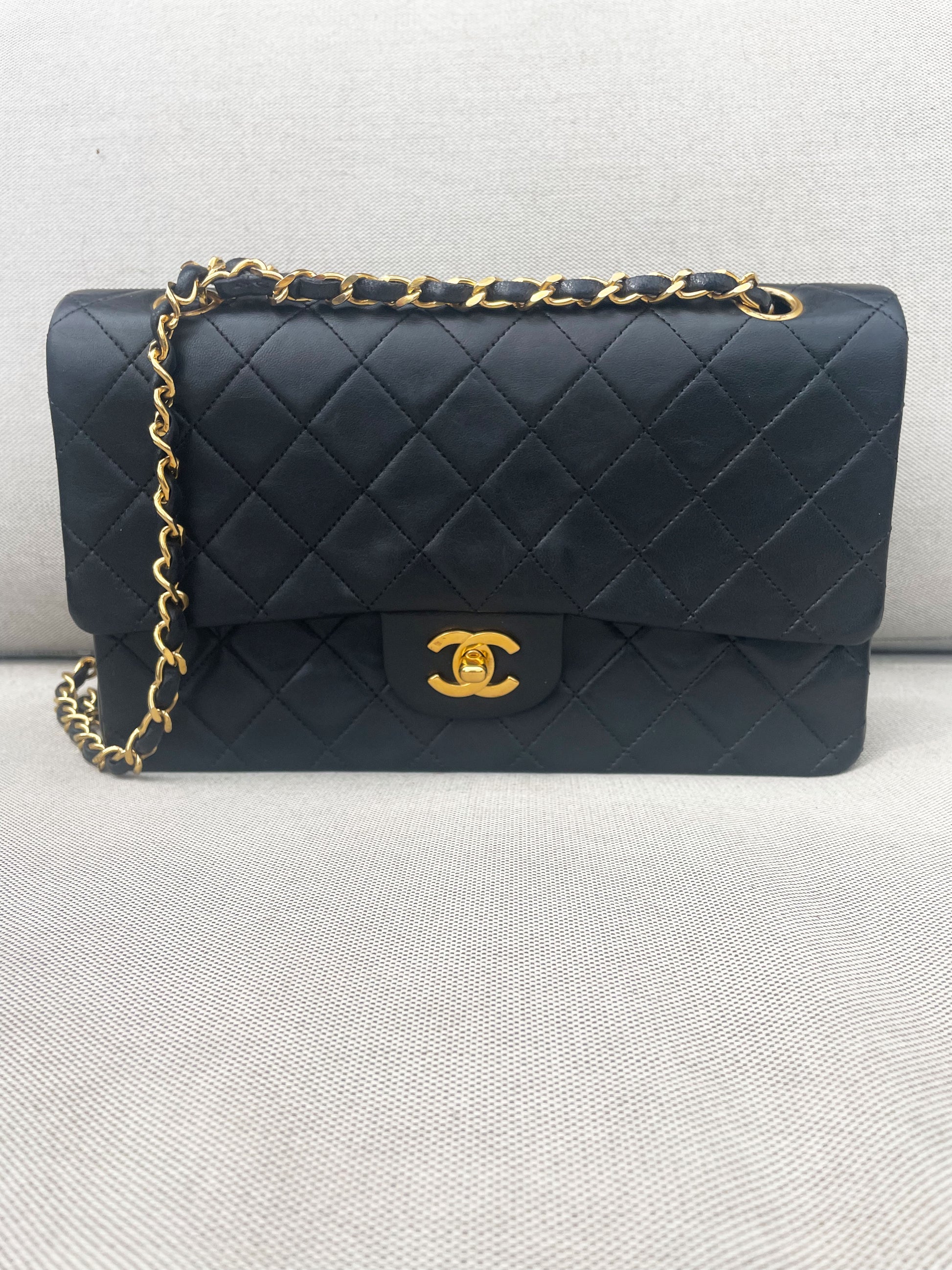 Sac Chanel Classique / Timeless 25 Vintage en cuir noir