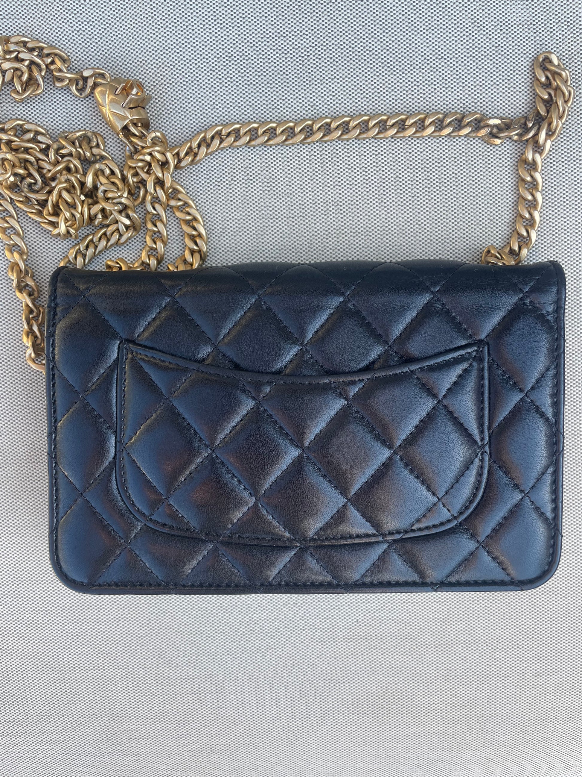 Chanel Sac bandoulière Pearl  Crush wallet on chain cuir noir
