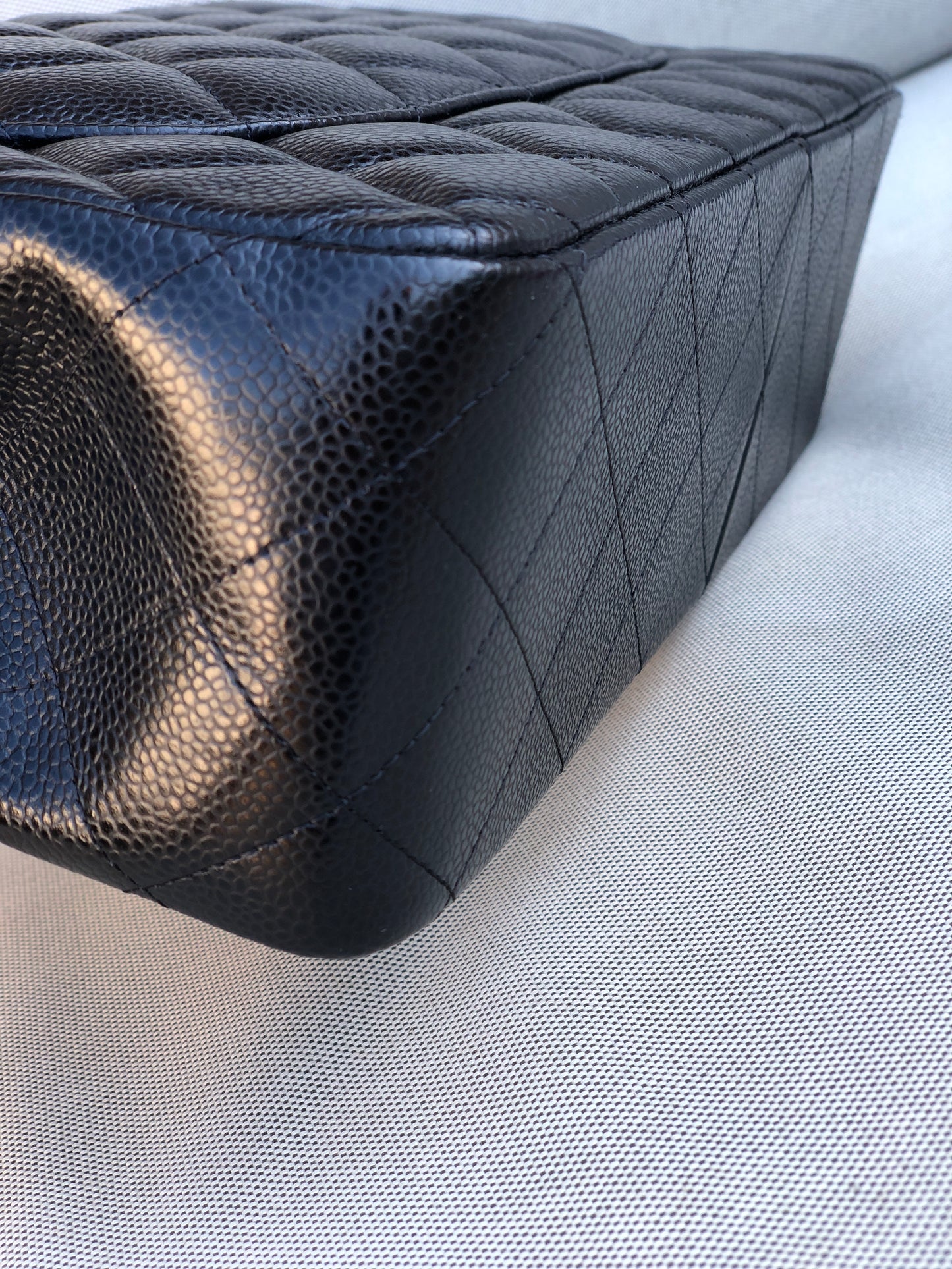 Chanel sac à bandoulière timeless / classique jumbo noir cuir caviar