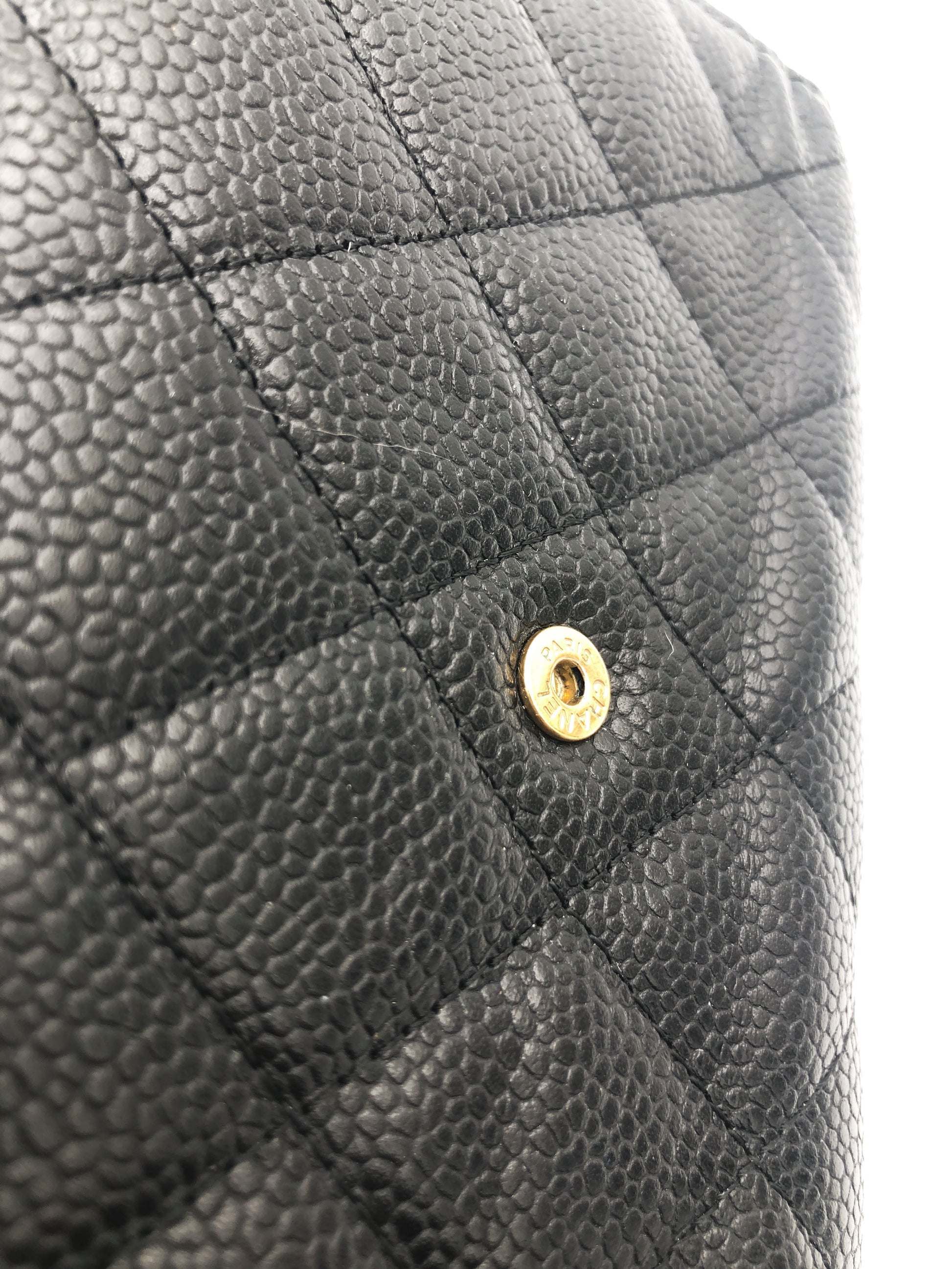 PORTEFEUILLE A RABAT CHANEL CAVAIR NOIR 