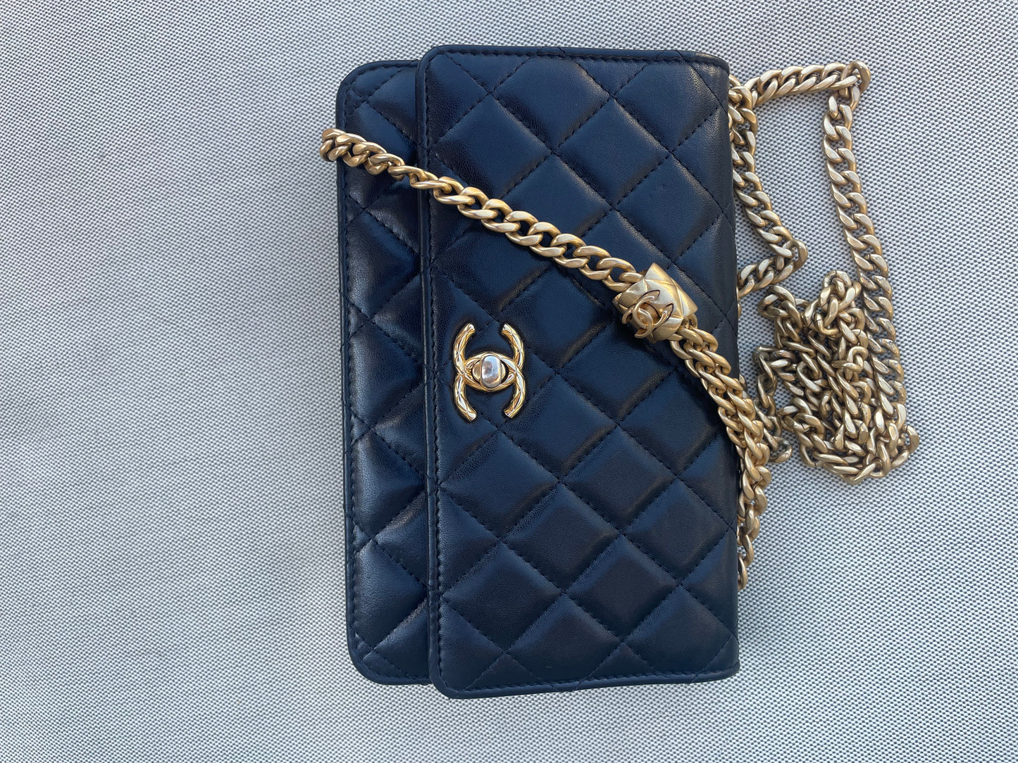 Chanel Sac bandoulière Pearl  Crush wallet on chain cuir noir