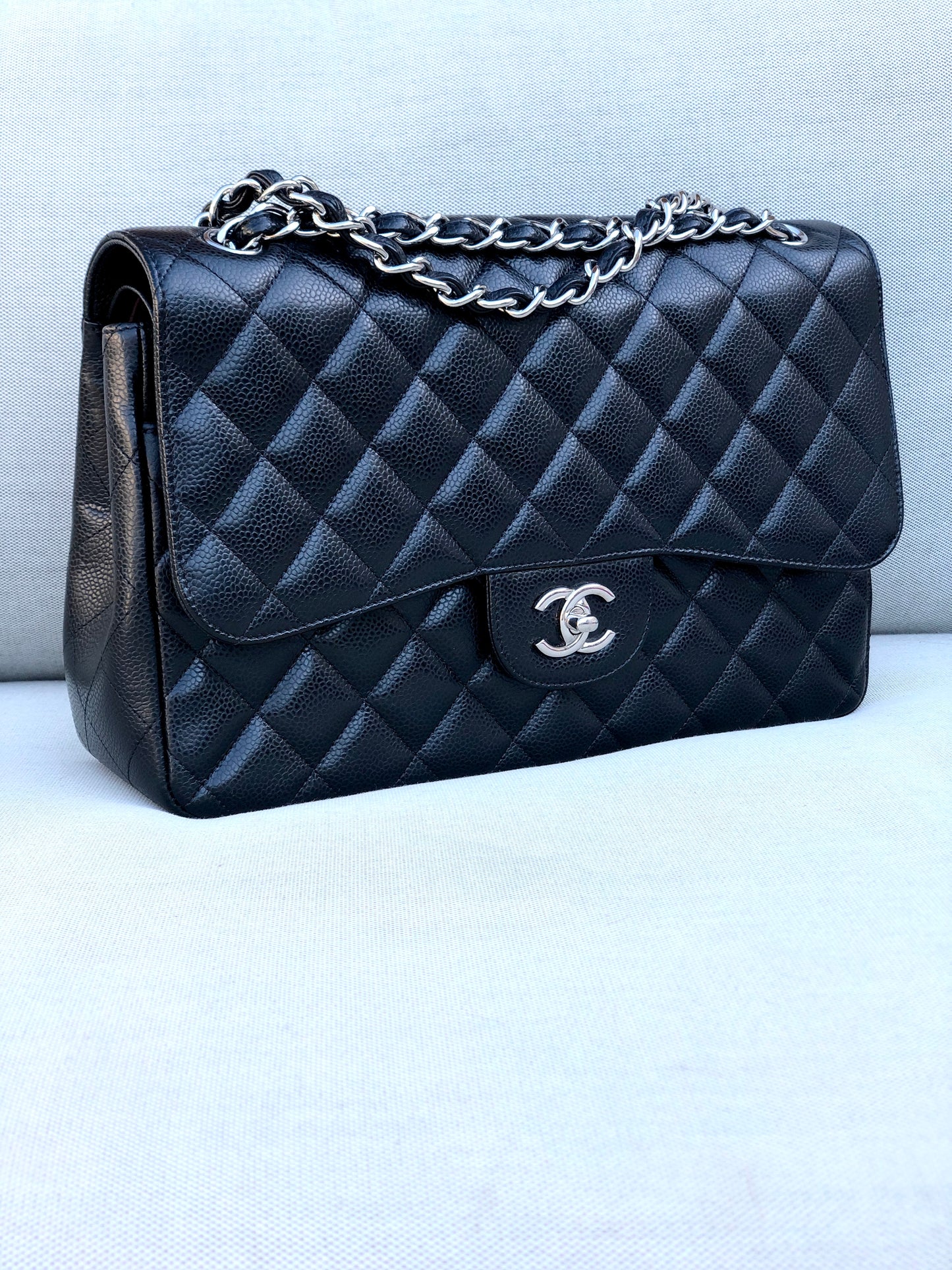 Chanel sac à bandoulière timeless / classique jumbo noir cuir caviar