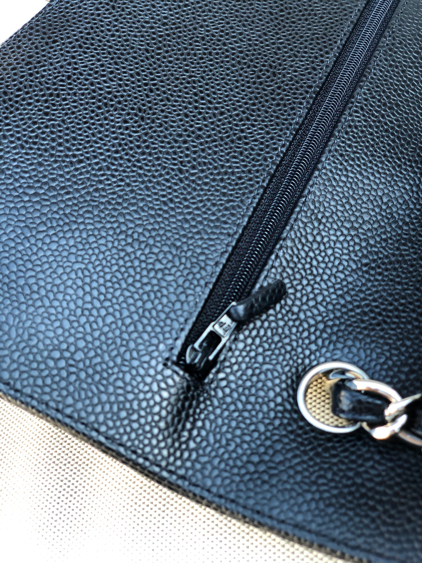 Chanel sac à bandoulière timeless / classique jumbo noir cuir caviar