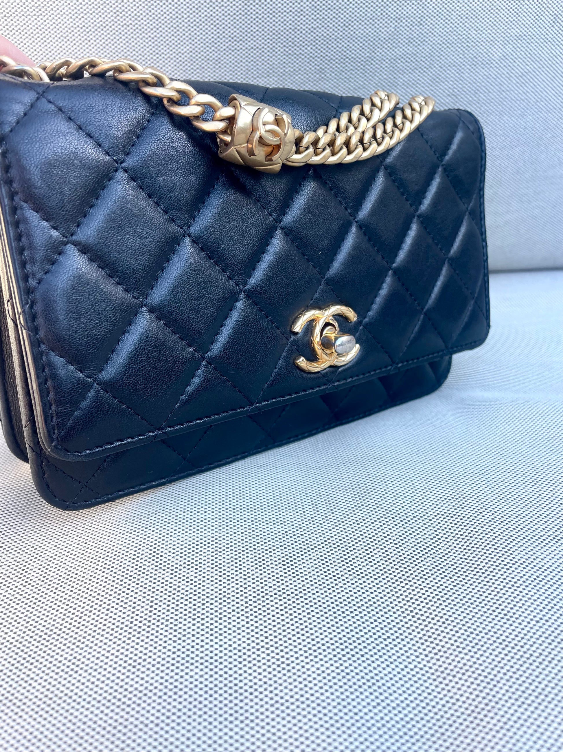Chanel Sac bandoulière Pearl  Crush wallet on chain cuir noir