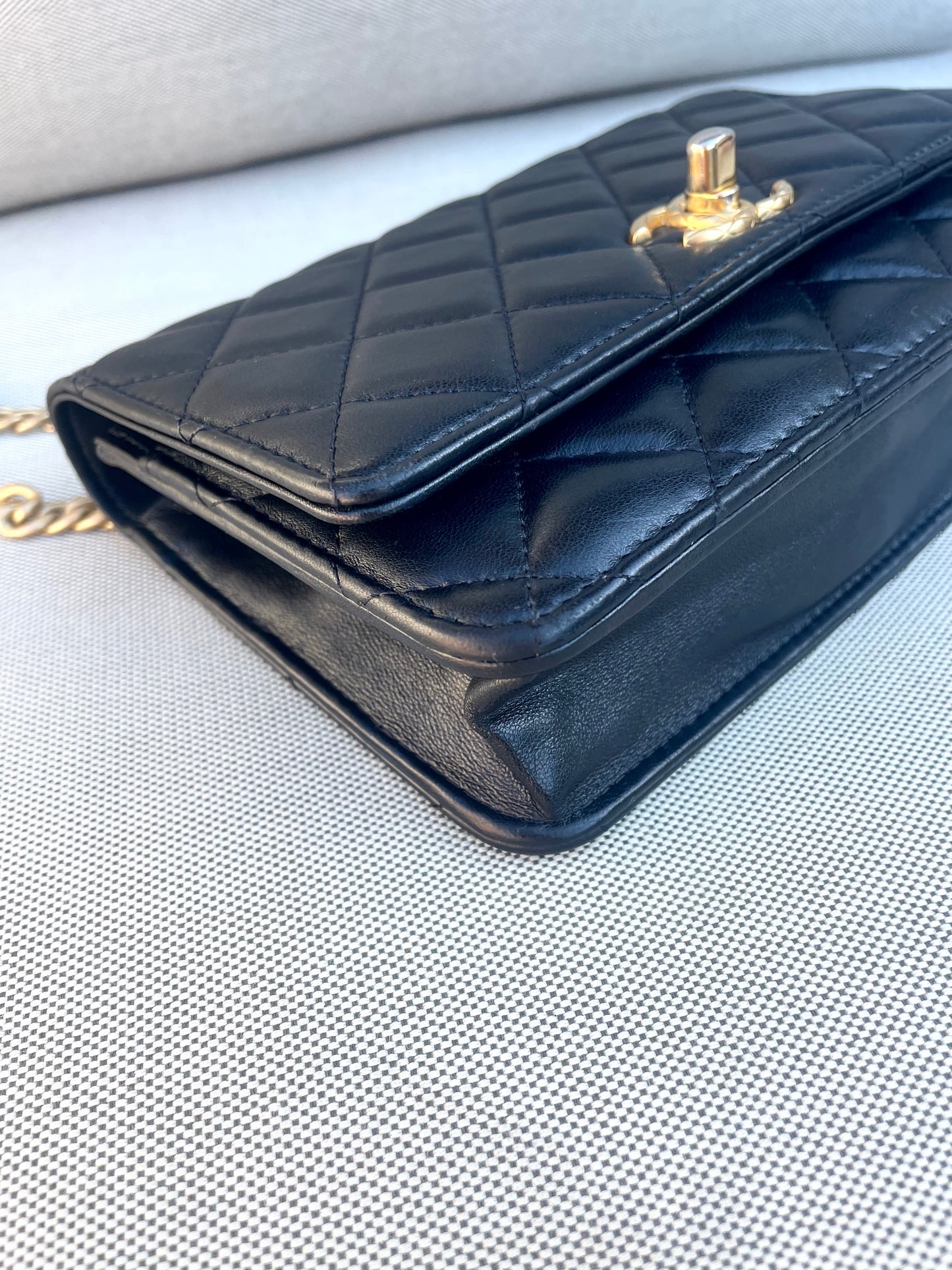 Chanel Sac bandoulière Pearl  Crush wallet on chain cuir noir