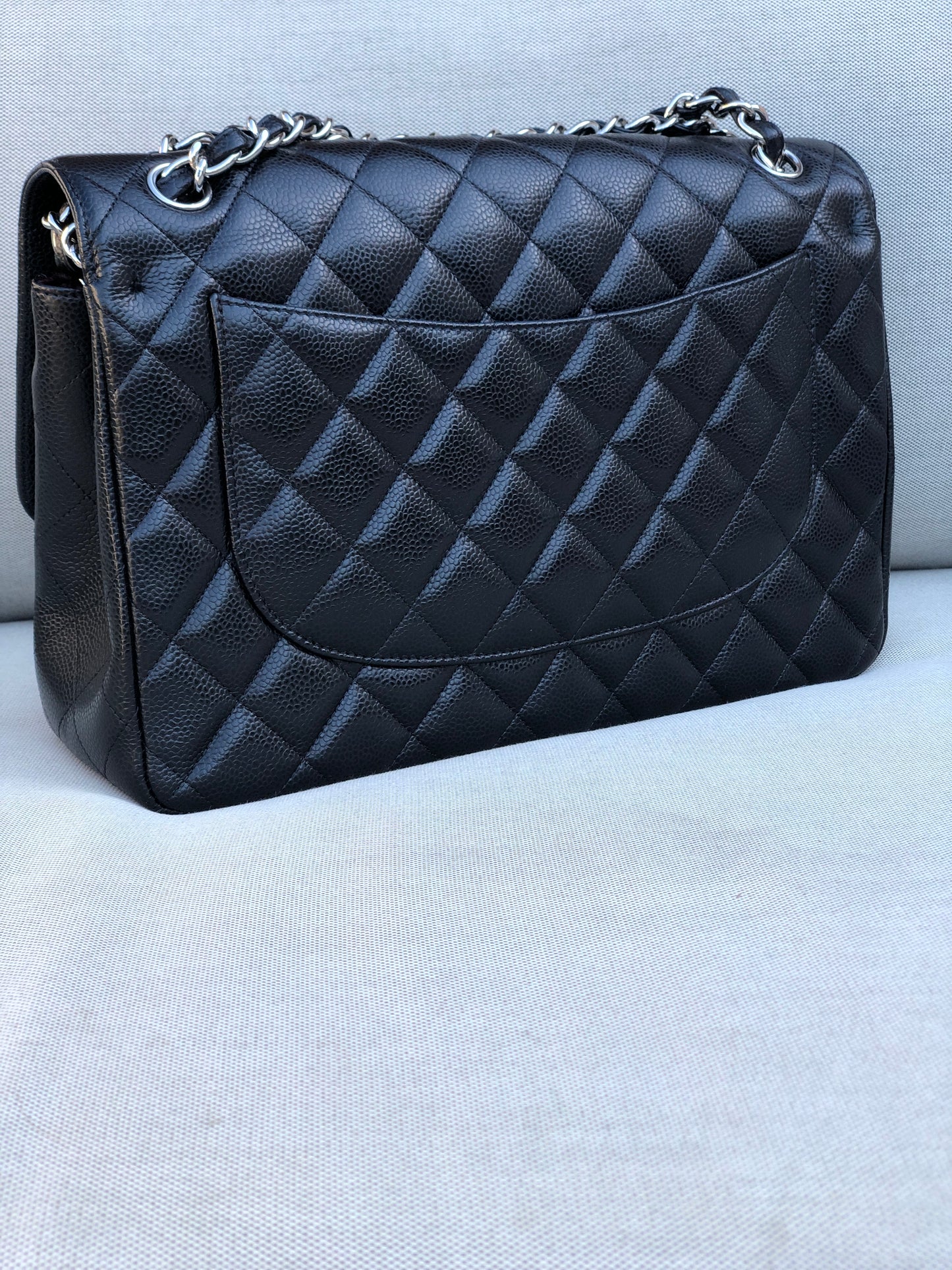 Chanel sac à bandoulière timeless / classique jumbo noir cuir caviar