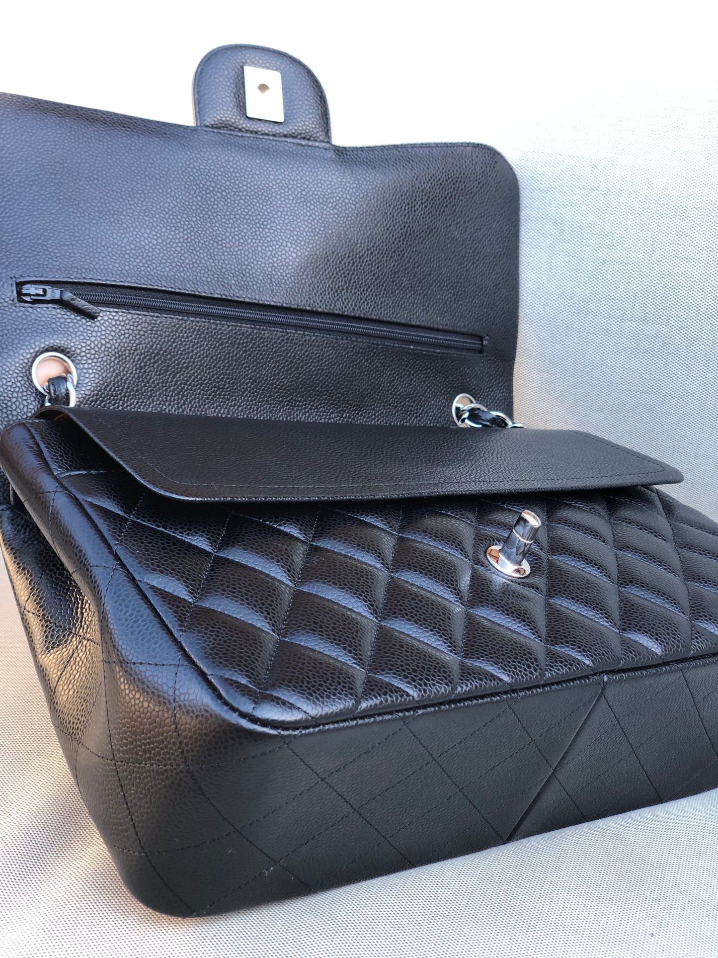 Chanel sac à bandoulière timeless / classique jumbo noir cuir caviar