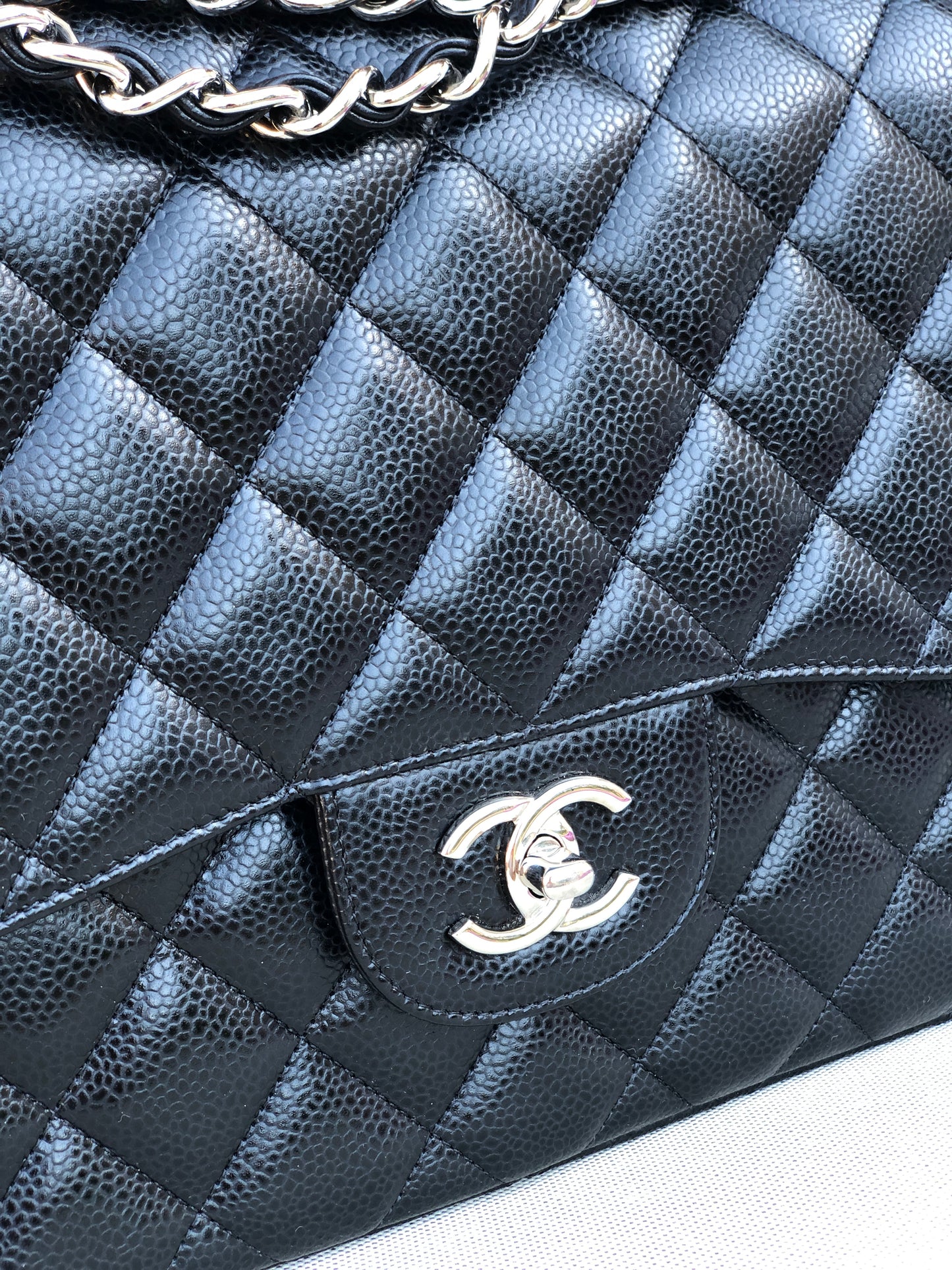 Chanel sac à bandoulière timeless / classique jumbo noir cuir caviar