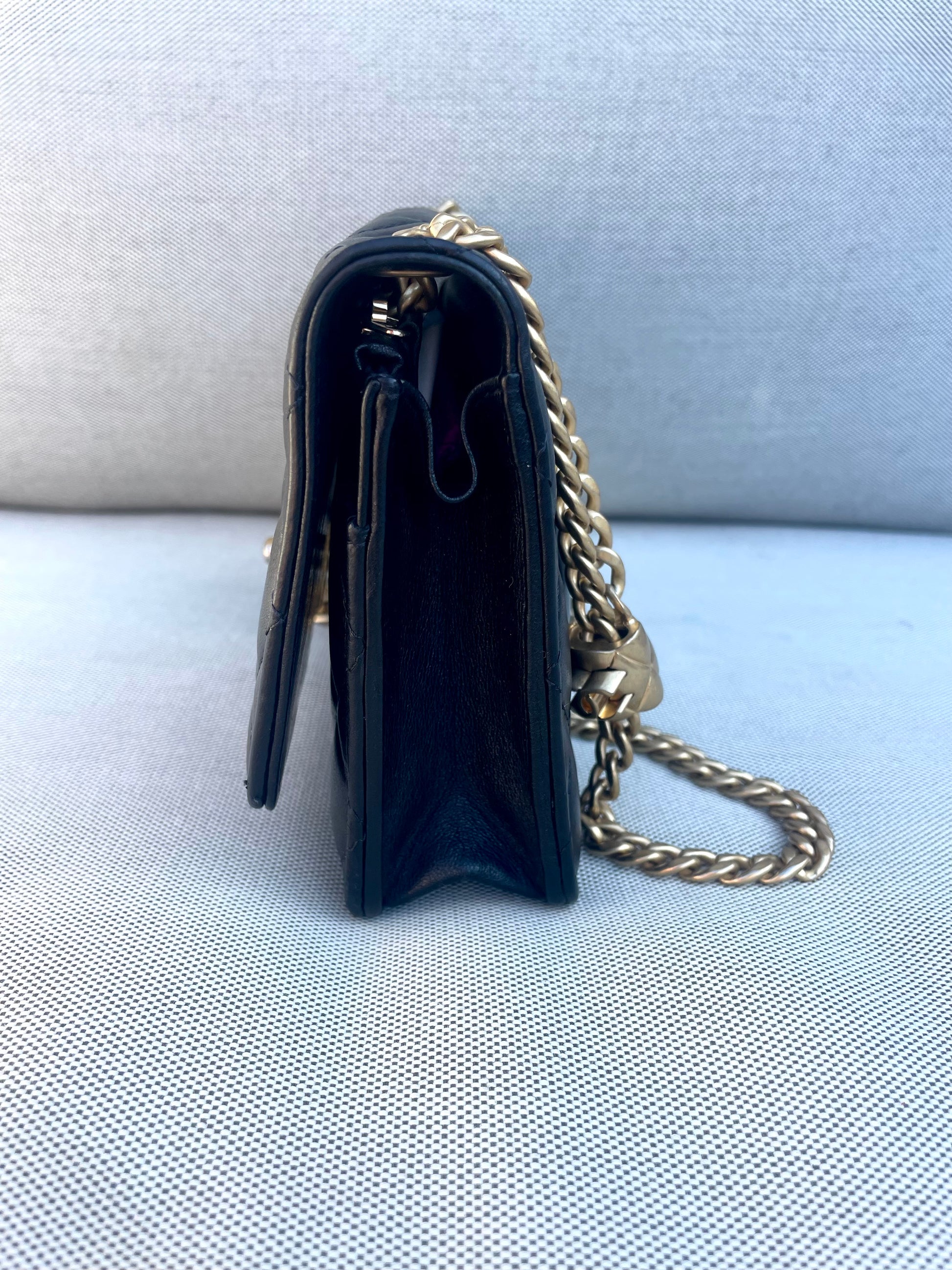 Chanel Sac bandoulière Pearl  Crush wallet on chain cuir noir
