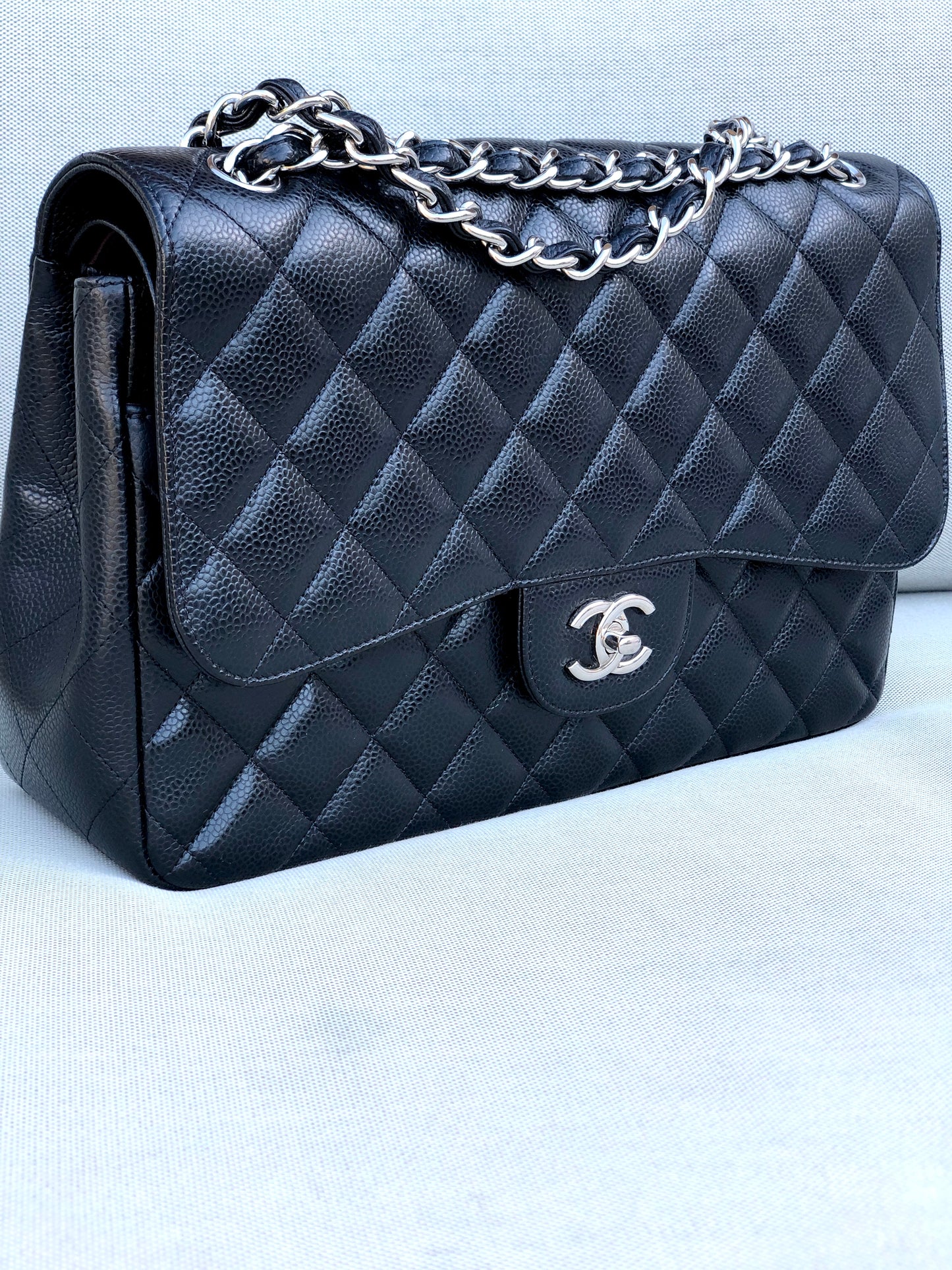 Chanel sac à bandoulière timeless / classique jumbo noir cuir caviar