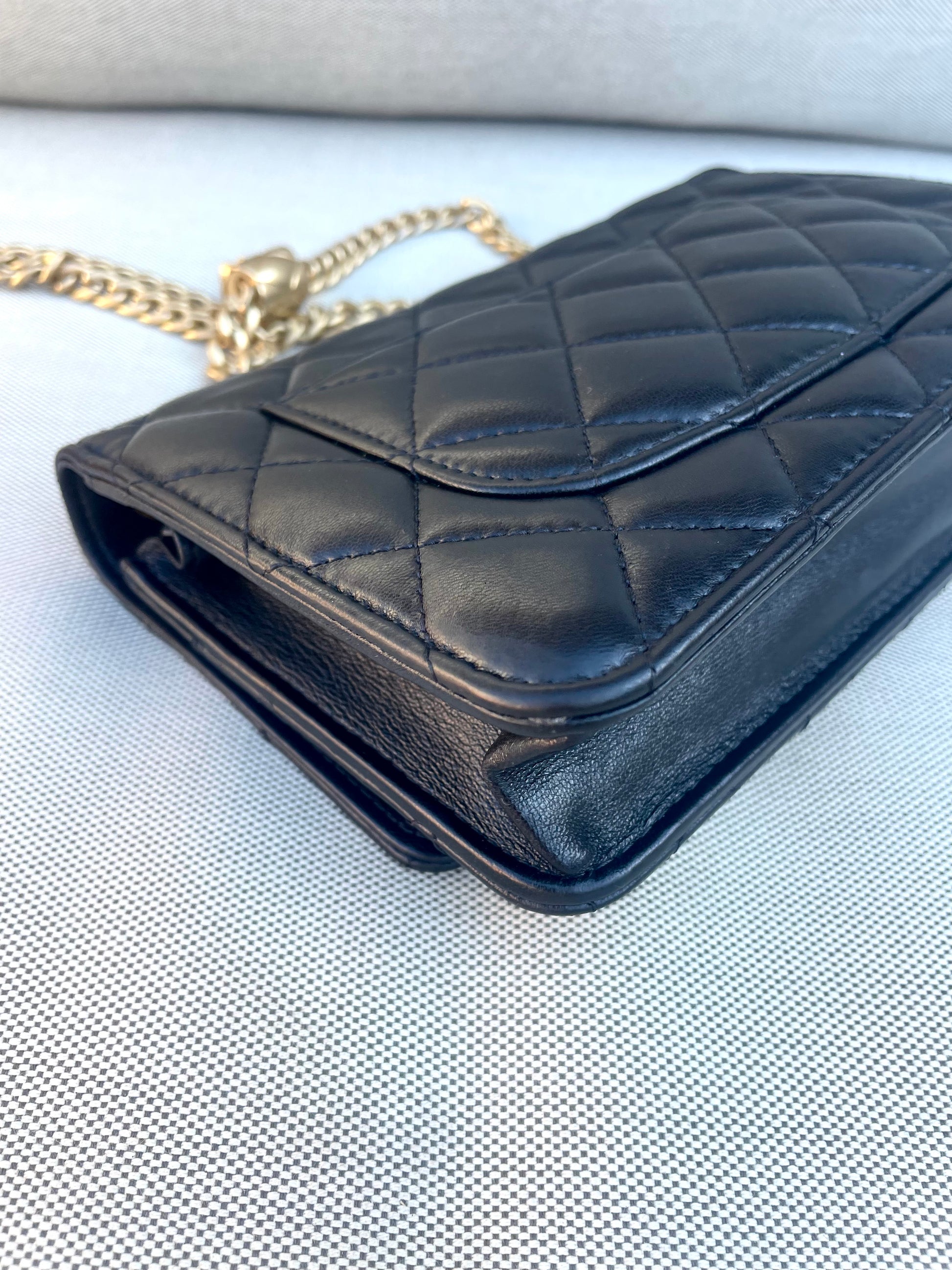 Chanel Sac bandoulière Pearl  Crush wallet on chain cuir noir