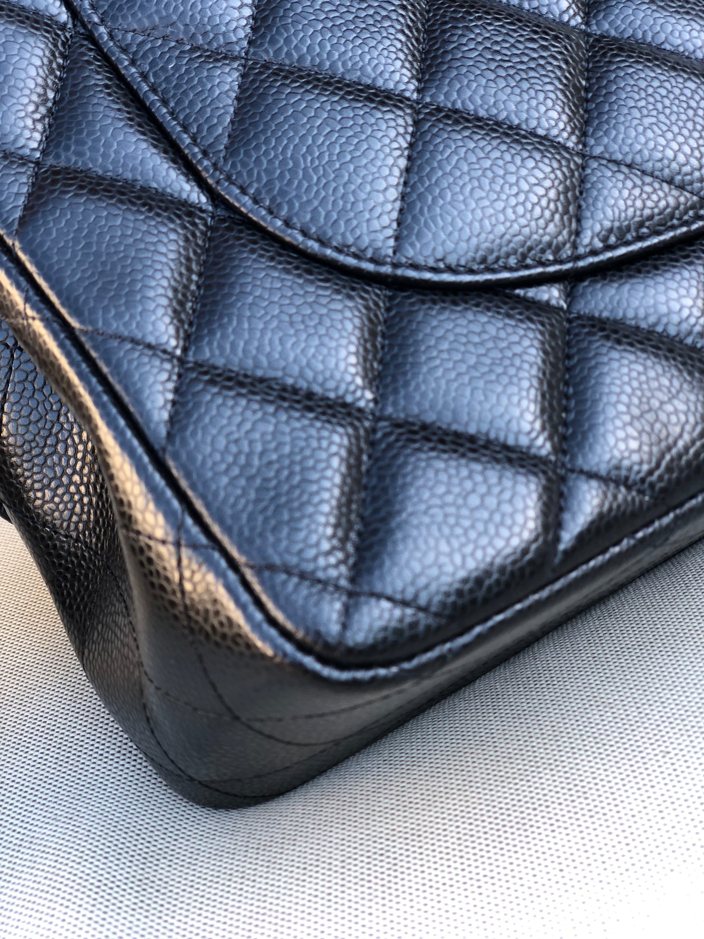 Chanel sac à bandoulière timeless / classique jumbo noir cuir caviar