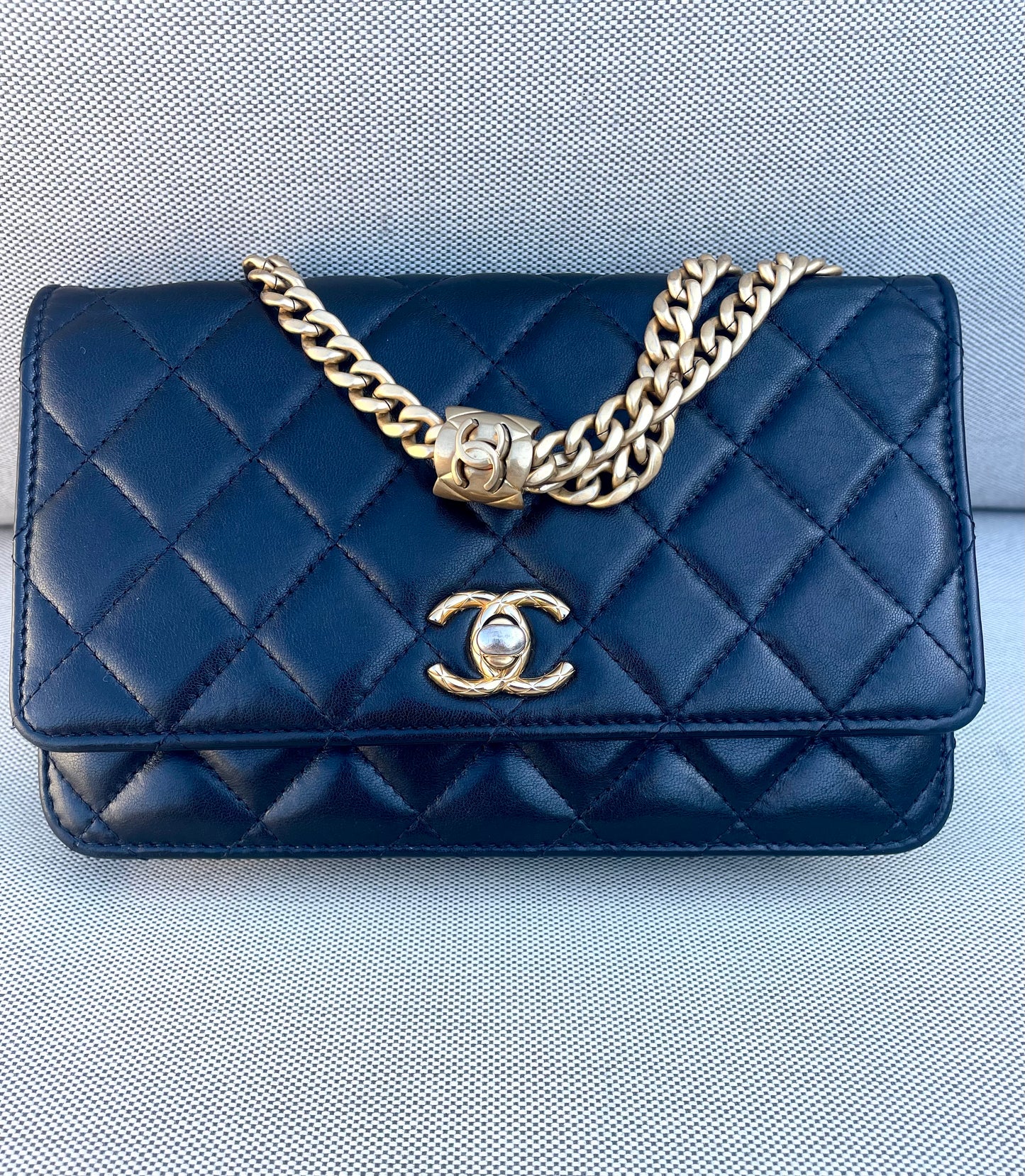Chanel Sac bandoulière Pearl  Crush wallet on chain cuir noir