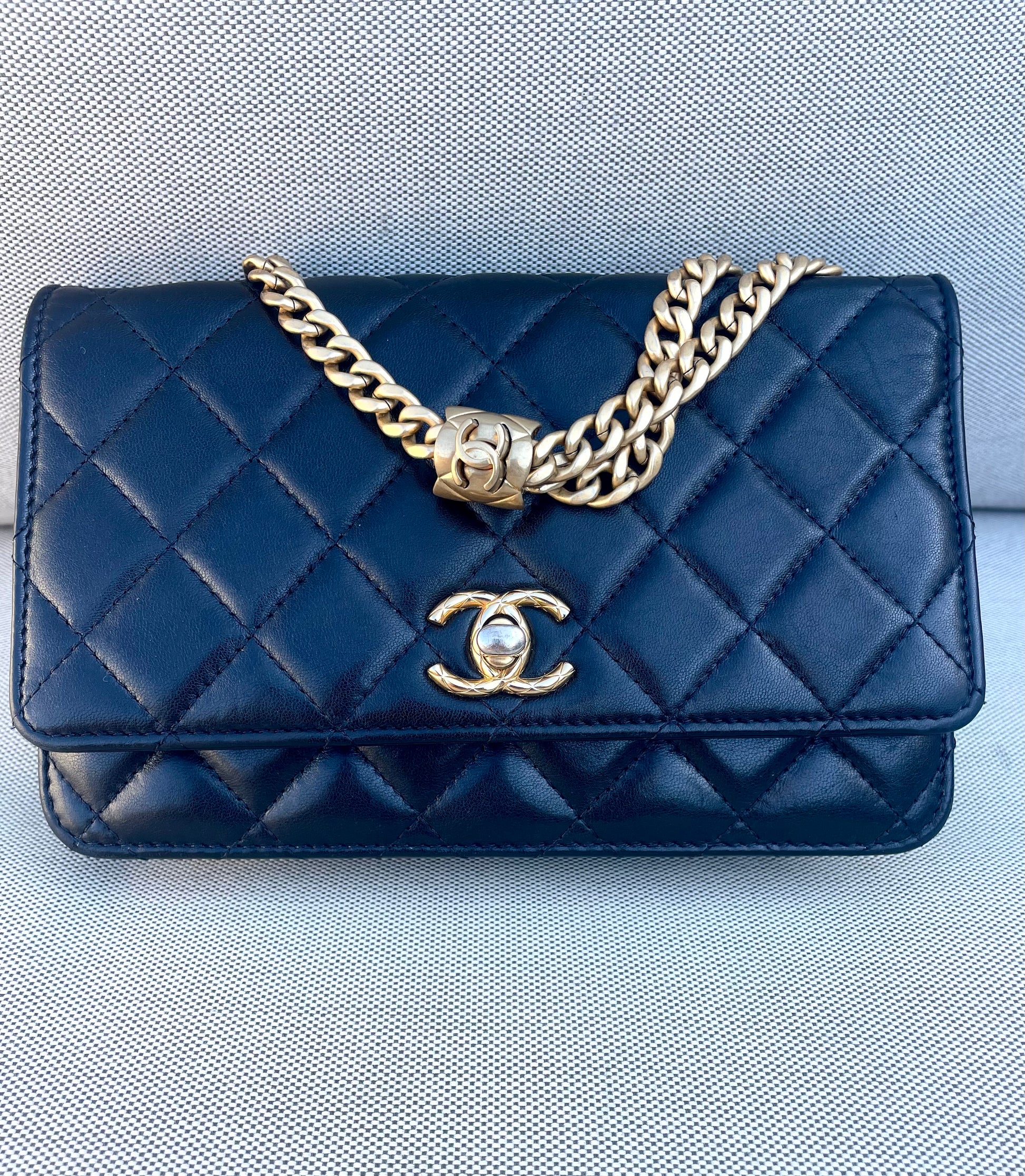 Chanel Sac bandoulière Pearl  Crush wallet on chain cuir noir